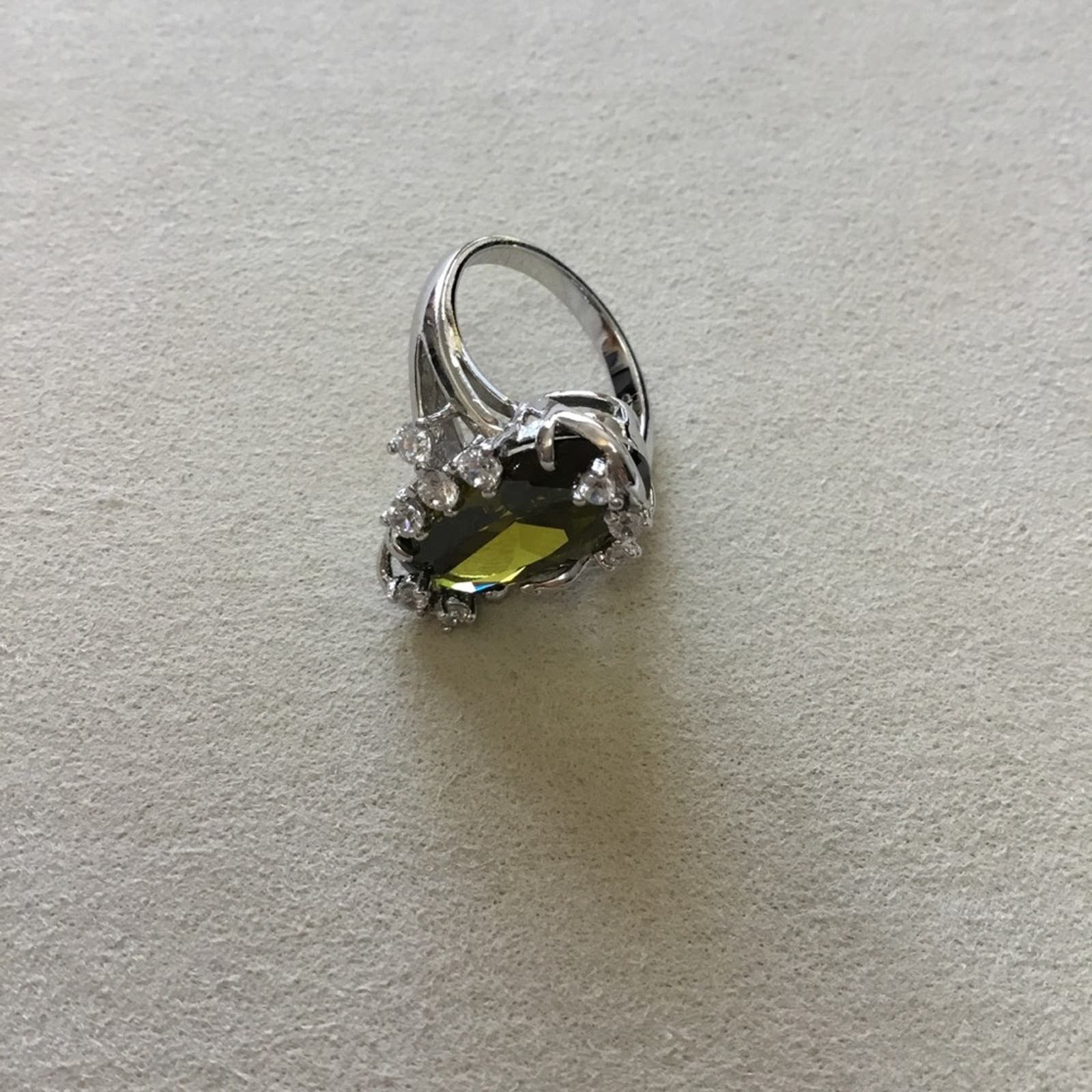 Other Elegant Sterling Silver Green Crystal Cocktail Ring Size ONE SIZE - 7 Thumbnail