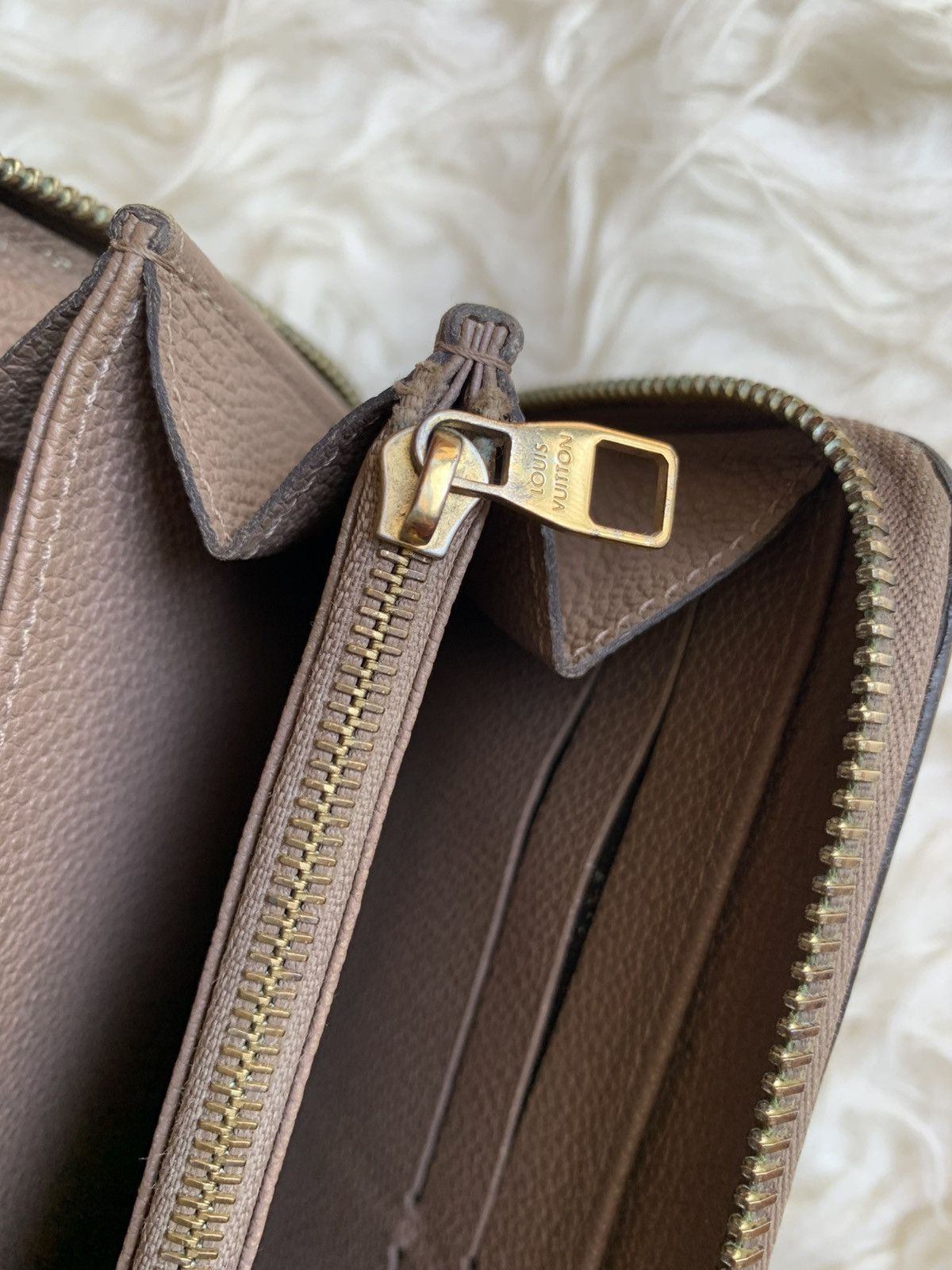 Louis Vuitton Authentic Louis Vuitton Zippy Empreinte Wallet Turtledove Size ONE SIZE - 11 Thumbnail