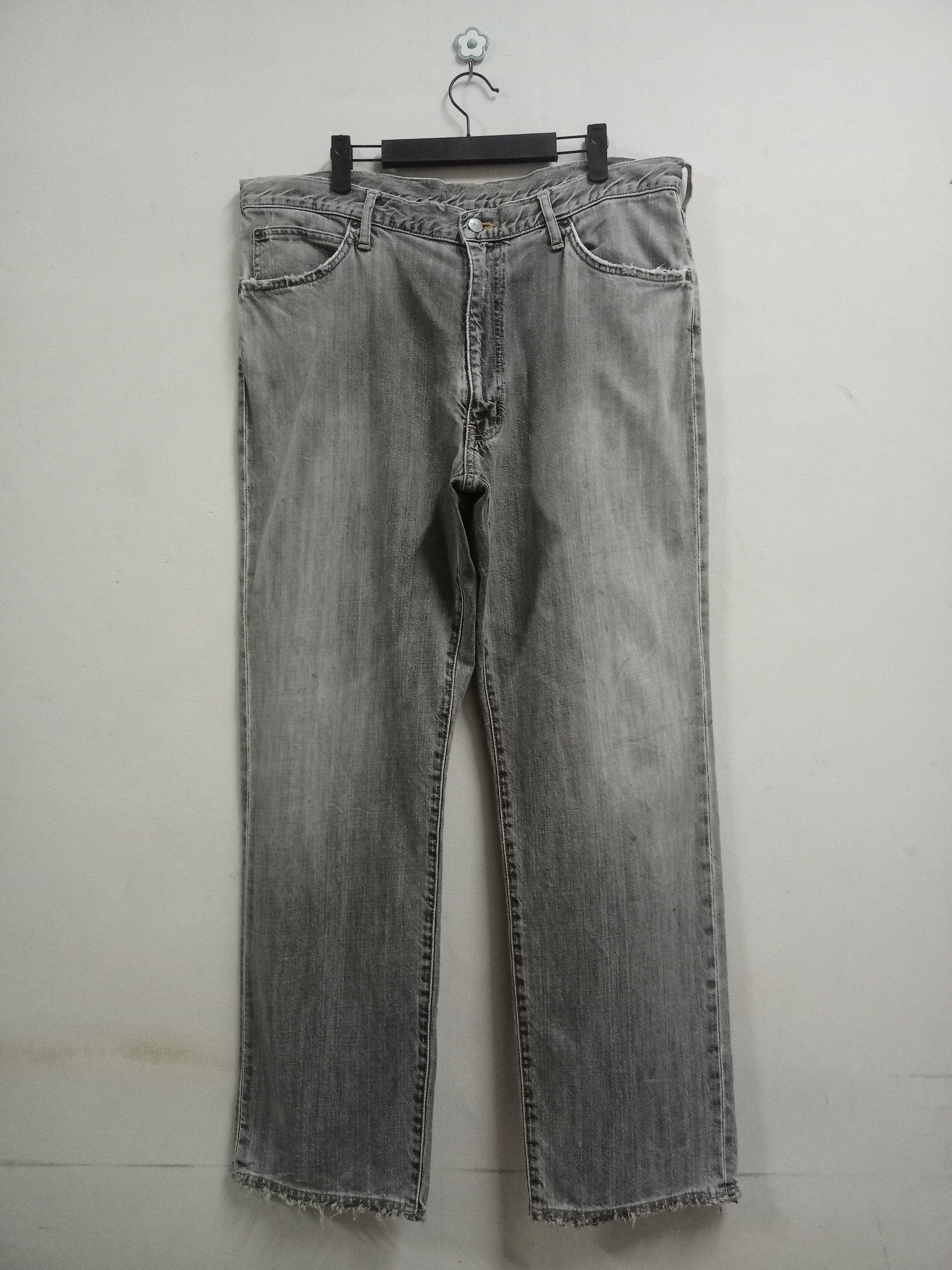 Wrangler Vintage Wrangler Frayed Hem Distressed Baggy Style Jeans Size US 39 - 1 Thumbnail