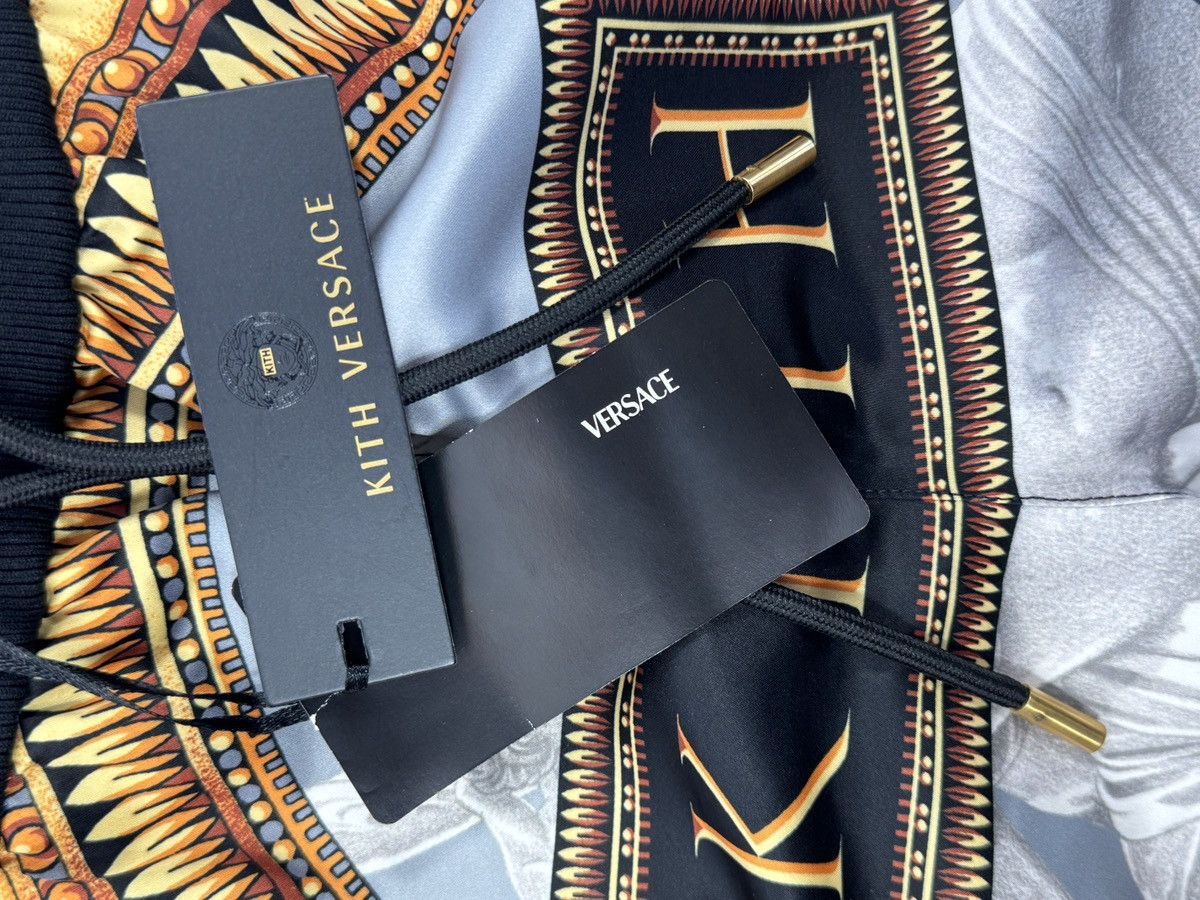 Kith × Versace GRECO SHORTS Size US 34 / EU 50 - 4 Thumbnail