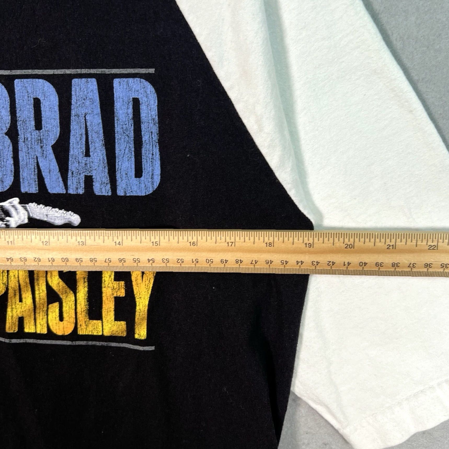 Vintage VINTAGE Brad Paisley 2014 Tour T-Shirt Adult Medium Black White 3/4 Sleeve Mens Size US M / EU 48-50 / 2 - 3 Thumbnail
