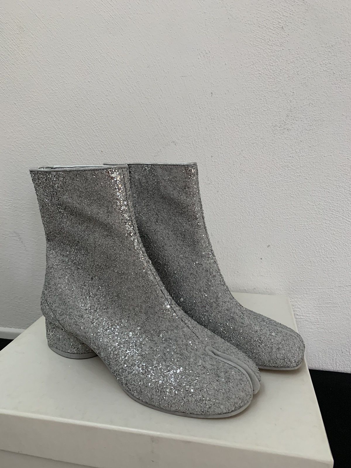 Maison Margiela Maison Margiela Silver Tabi Boots Size US 6.5 / IT 36.5 - 11 Thumbnail