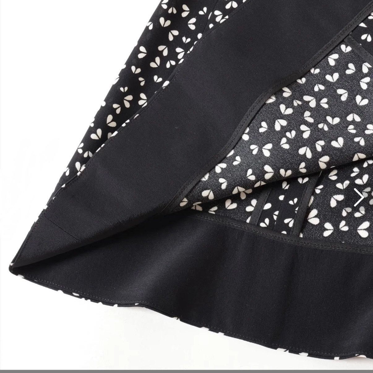Louis Vuitton Louis Vuitton Black & White Floral Silk Dress Sz 36 Size XS / US 0-2 / IT 36-38 - 5 Thumbnail