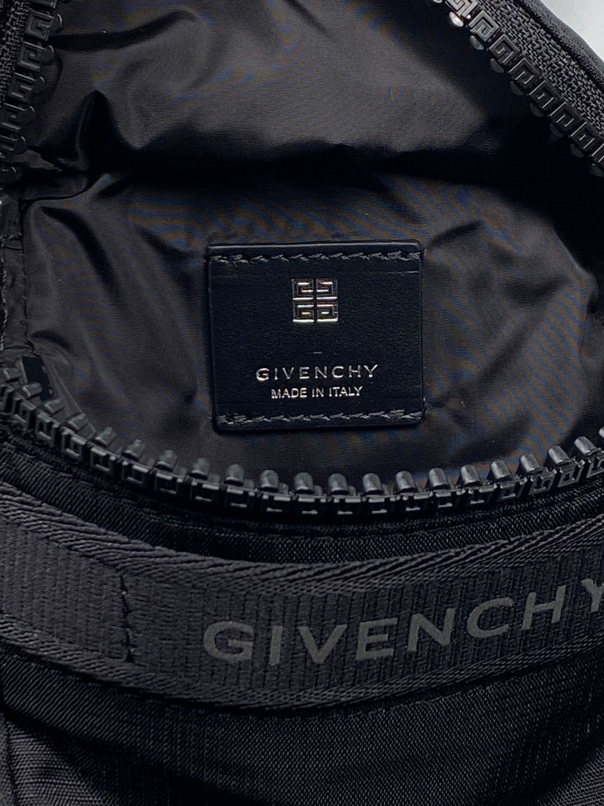 Givenchy Givenchy G-Trek Nylon Phone Pouch Size ONE SIZE - 15 Thumbnail