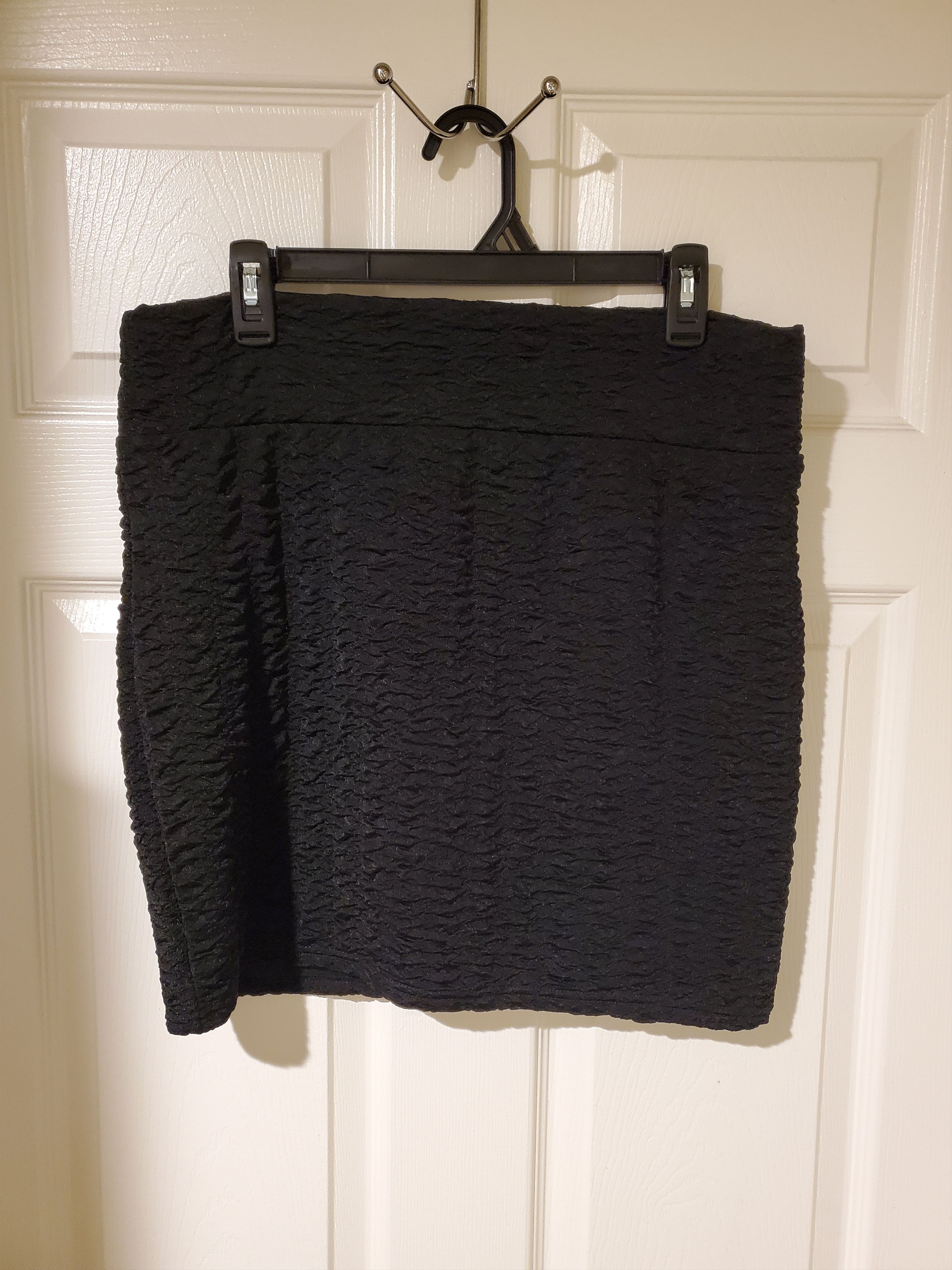 Vintage Vintage black stretchy textured mini skirt (size XL) Size 32" / US 10 / IT 46 - 1 Thumbnail