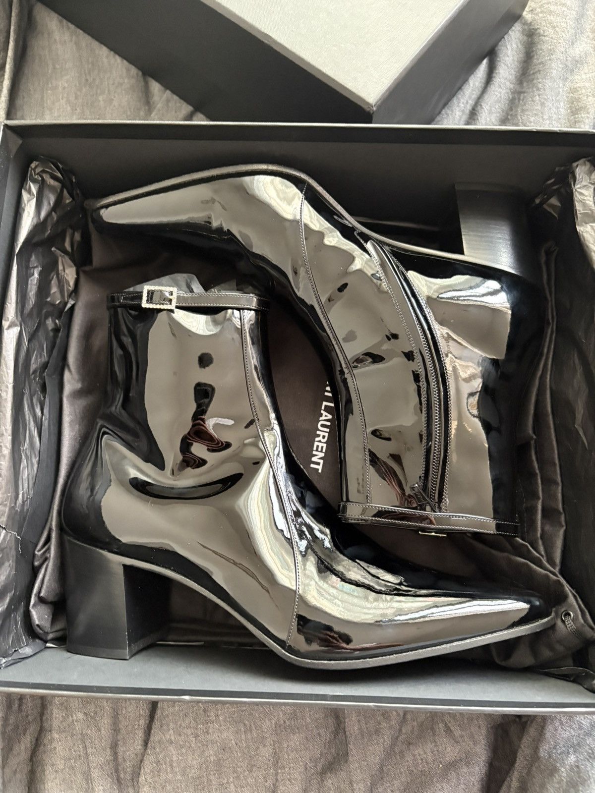 【SAINT LAURENT】ARSUN ZIPPED BOOTS Saint Laurent Paris Saint Laurent Arsun Zipped Boots Patent