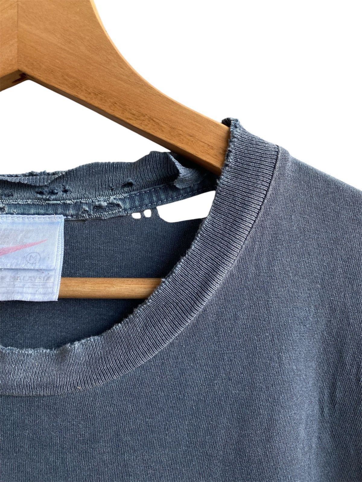 Nike × Vintage Vintage Nike Swoosh Gradient Sun Faded Thrashed Tee Size US M / EU 48-50 / 2 - 6 Thumbnail