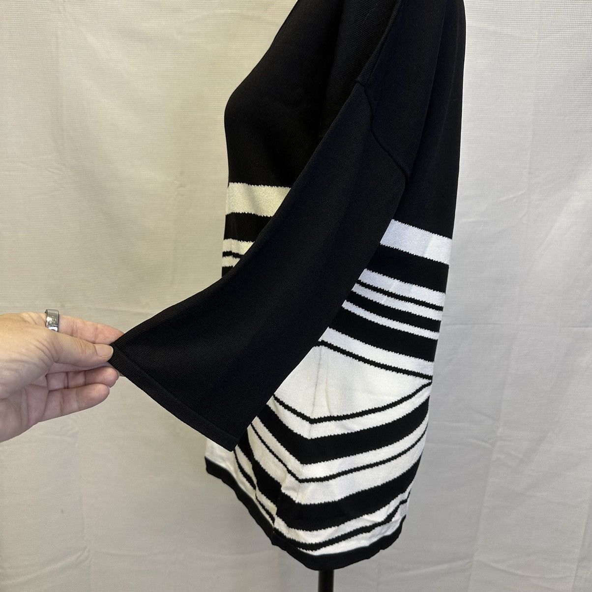 Escada Escada Stralon Black & White V-Neck Pullover - Size Small Size S / US 4 / IT 40 - 3 Thumbnail