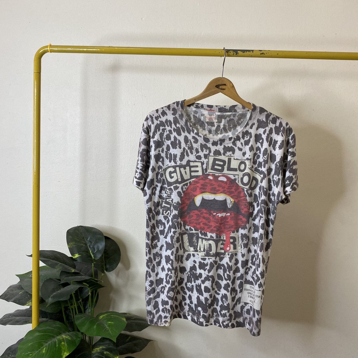 Hysteric Glamour Sexy Bloody Lips Hysterics Glamour Ifisixwasnine T Shirt Size US M / EU 48-50 / 2 - 1 Thumbnail