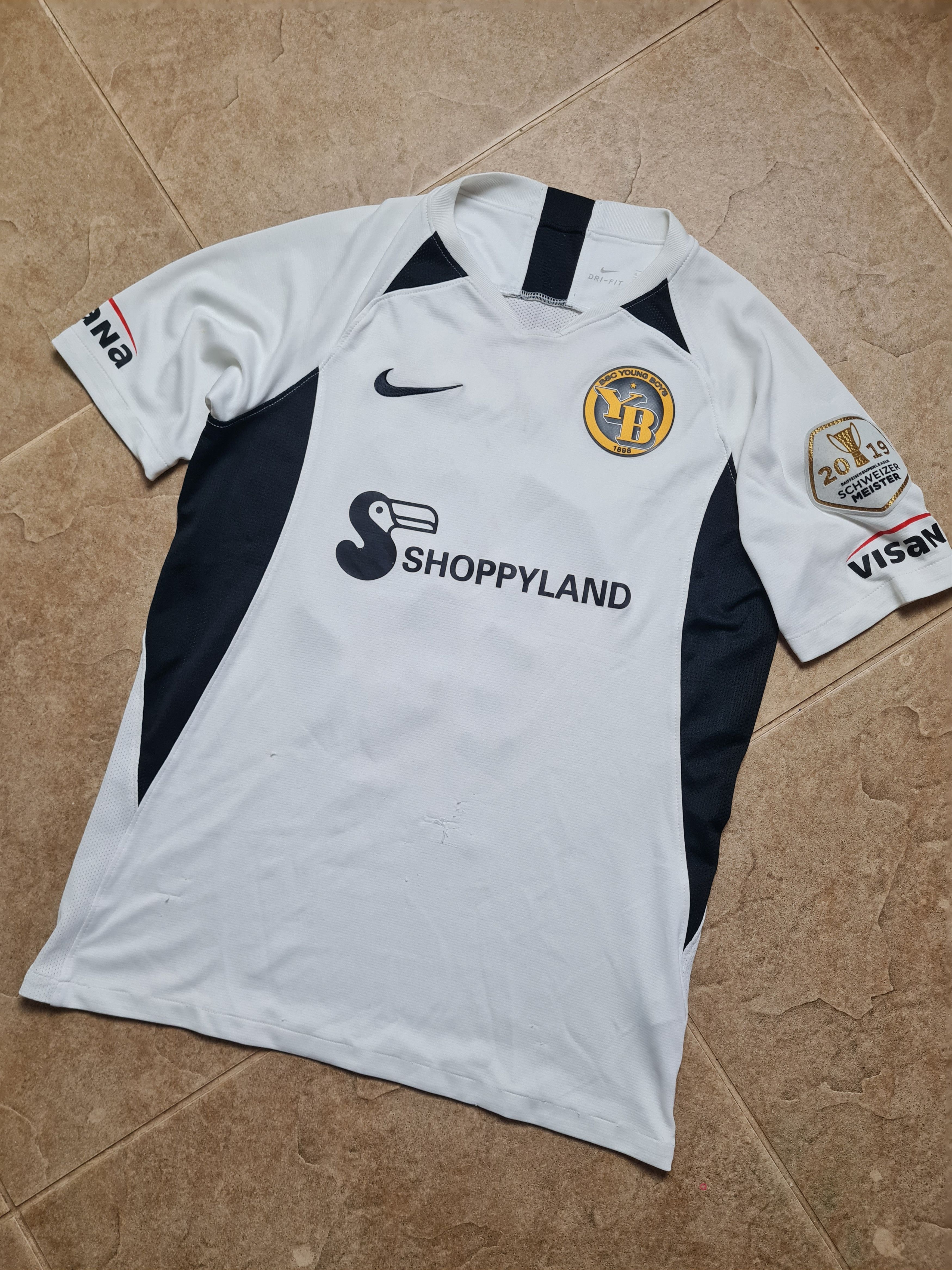 Nike BSC YOUNG BOYS 2019/2020 AWAY SHIRT SOCCER NIKE # 18 NSAME Size US XS / EU 42 / 0 - 8 Thumbnail