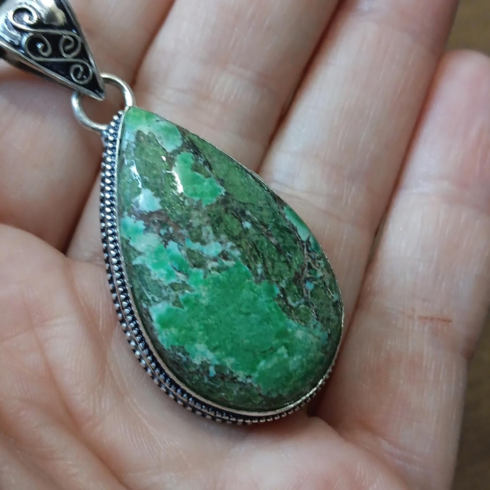 Designer Elegant Green Turquoise Teardrop Pendant Necklace Size ONE SIZE - 5 Thumbnail