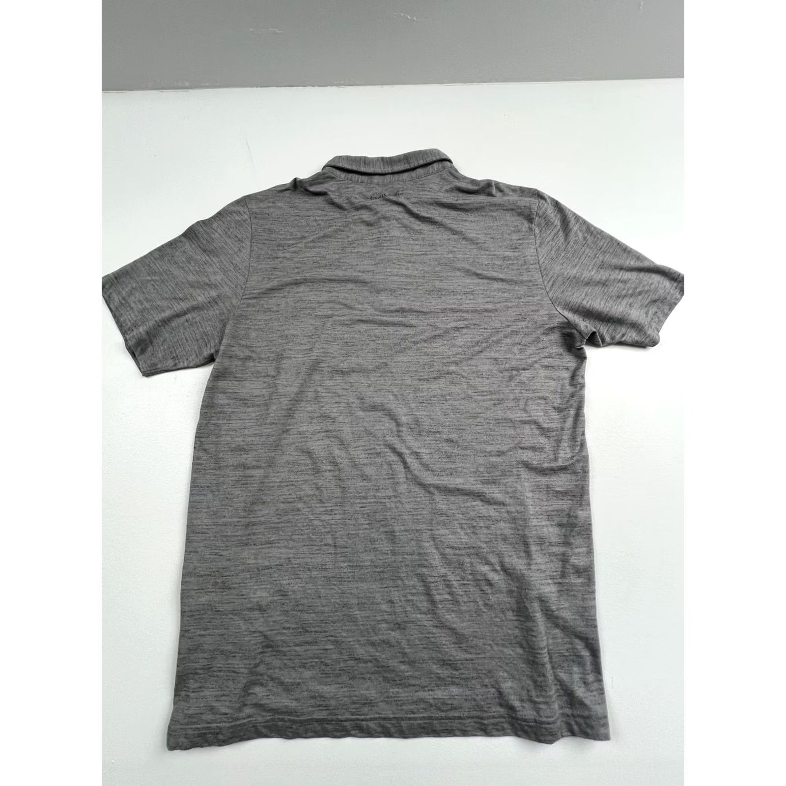 TravisMathew TravisMathew Polo Shirt Mens XL Gray Performance Golf Stretch Moisture Wicking Size US XL / EU 56 / 4 - 2 Thumbnail