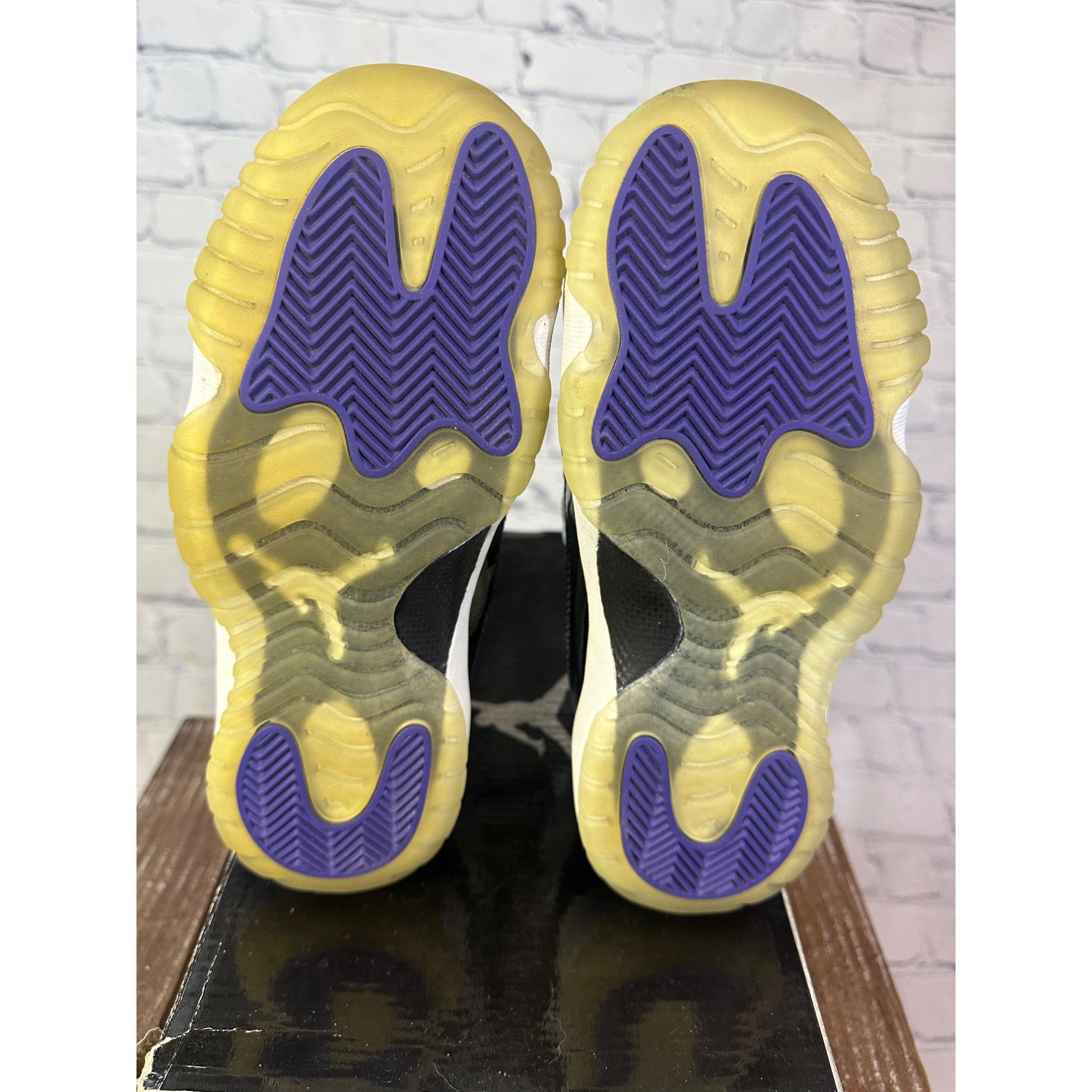 Jordan Brand Air Jordan 11 Retro Concord (2011) (GS) Size US 5 / EU 37 - 7 Thumbnail