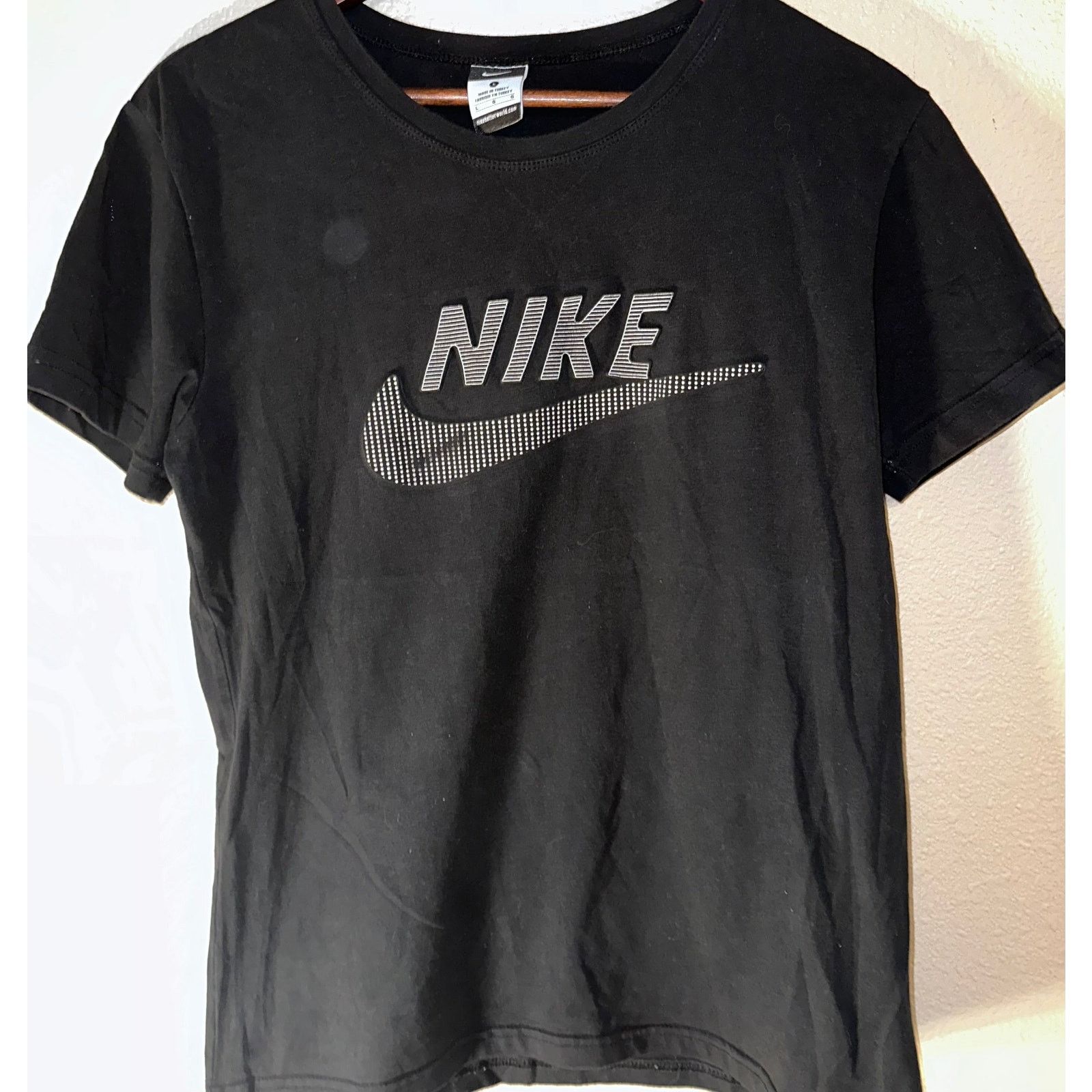 Nike • Nike Black Logo T-Shirt 👕 Size L Large Size US L / EU 52-54 / 3 - 1 Thumbnail