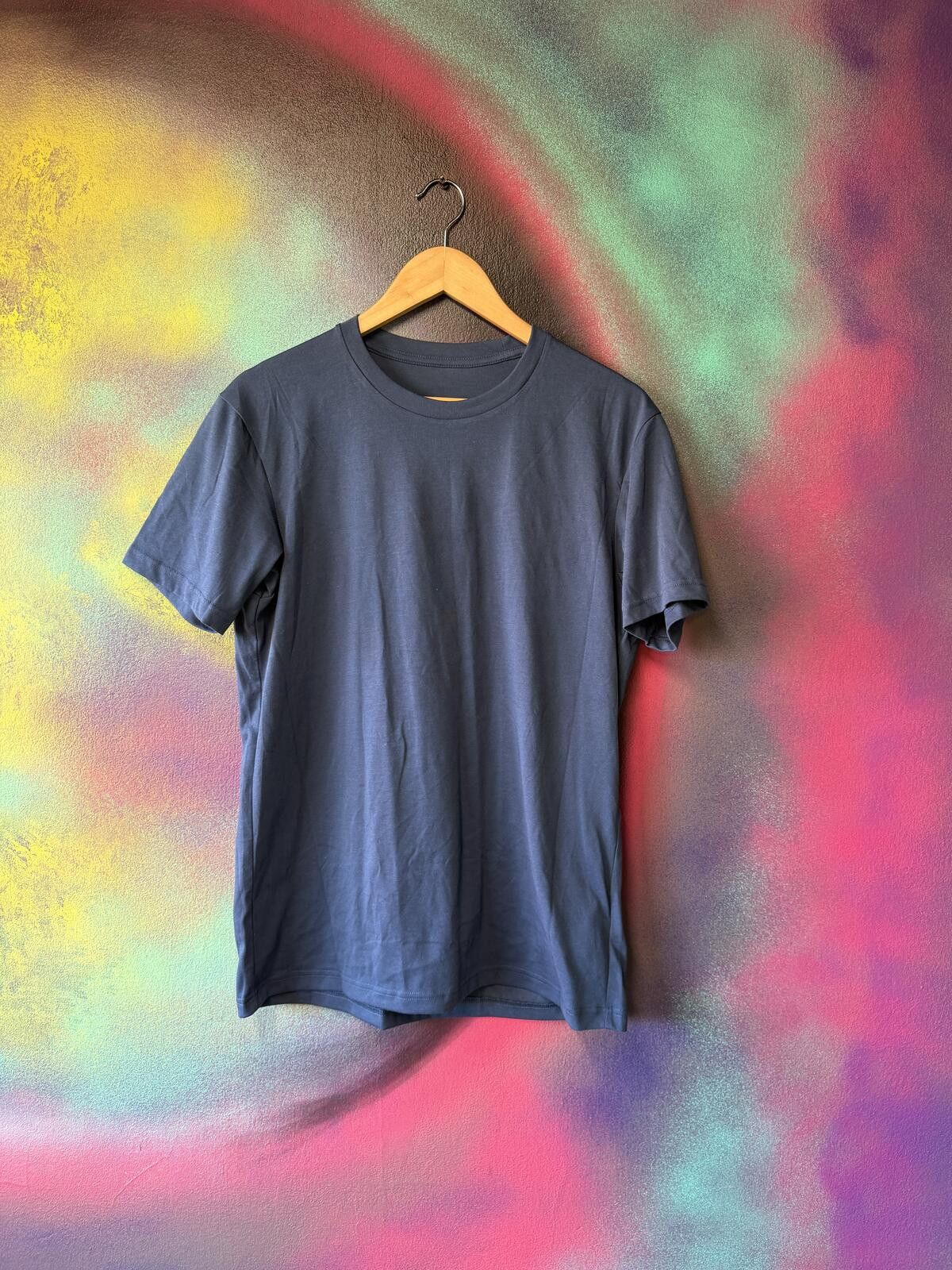 Other Uniqlo grey city tshirt in size M Size ONE SIZE - 1 Thumbnail