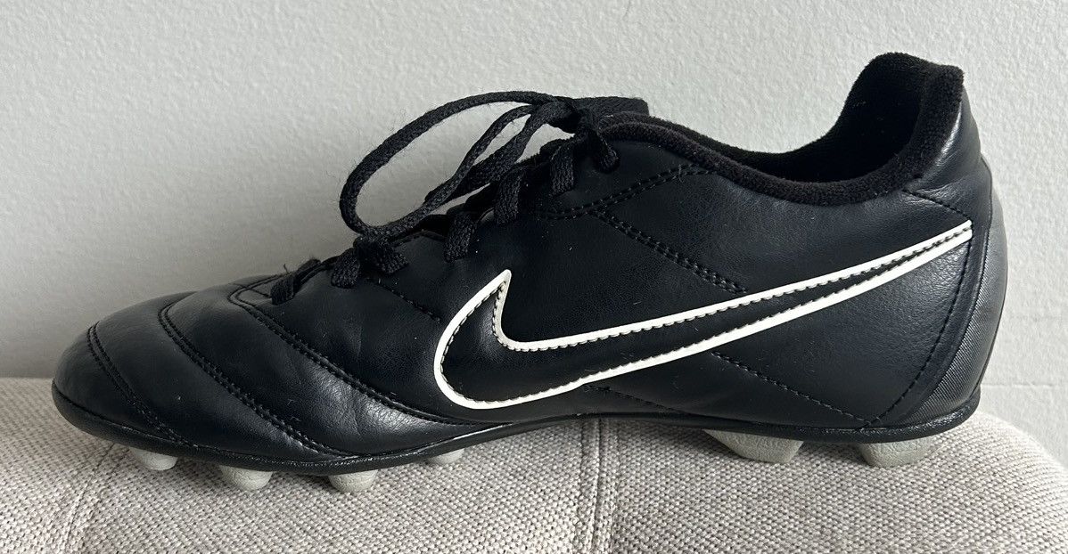 Nike Nike Rio Tiempo Youth Black Soccer Cleats Shoes 524396-010 Size US 6 / EU 39 - 6 Thumbnail