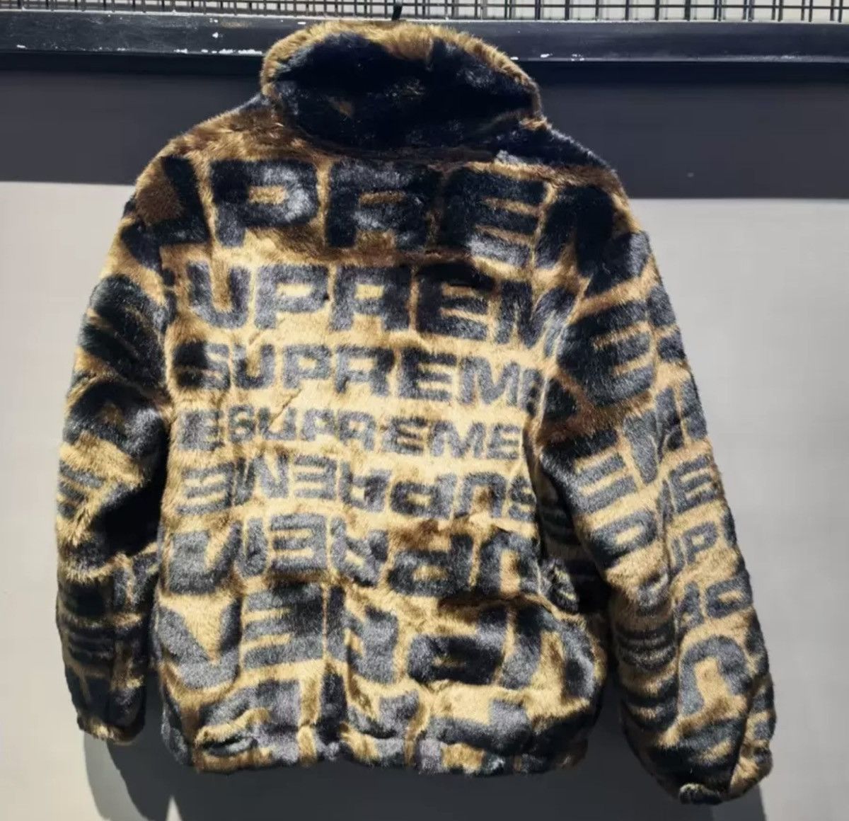 Supreme Supreme Faux Fur repeater bomber Brown Size US M / EU 48-50 / 2 - 2 Thumbnail