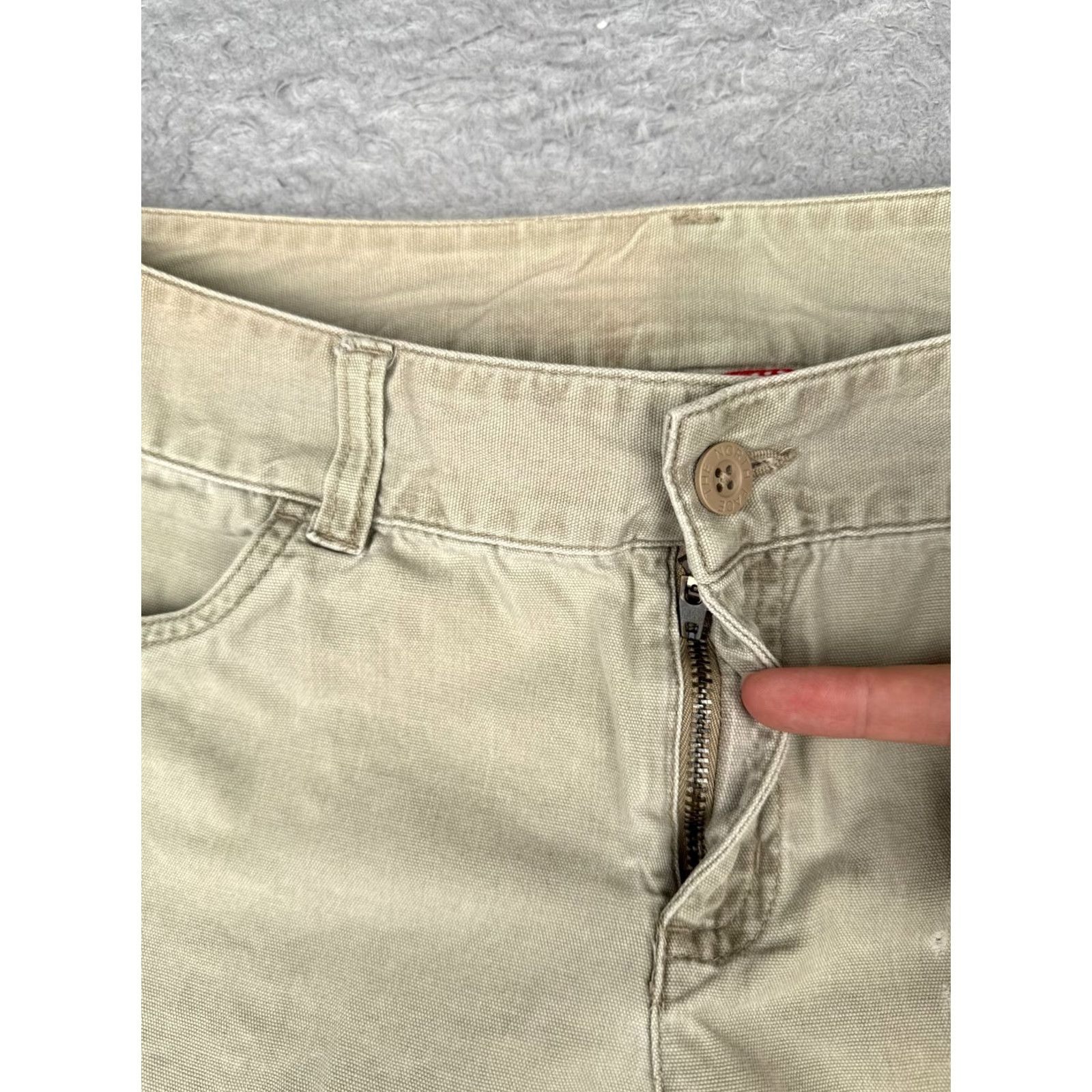 The North Face The North Face Shorts Womens 10 Beige Cargo 100% Cotton Hike Camp Fishing 32x6 Size 32" / US 10 / IT 46 - 6 Thumbnail