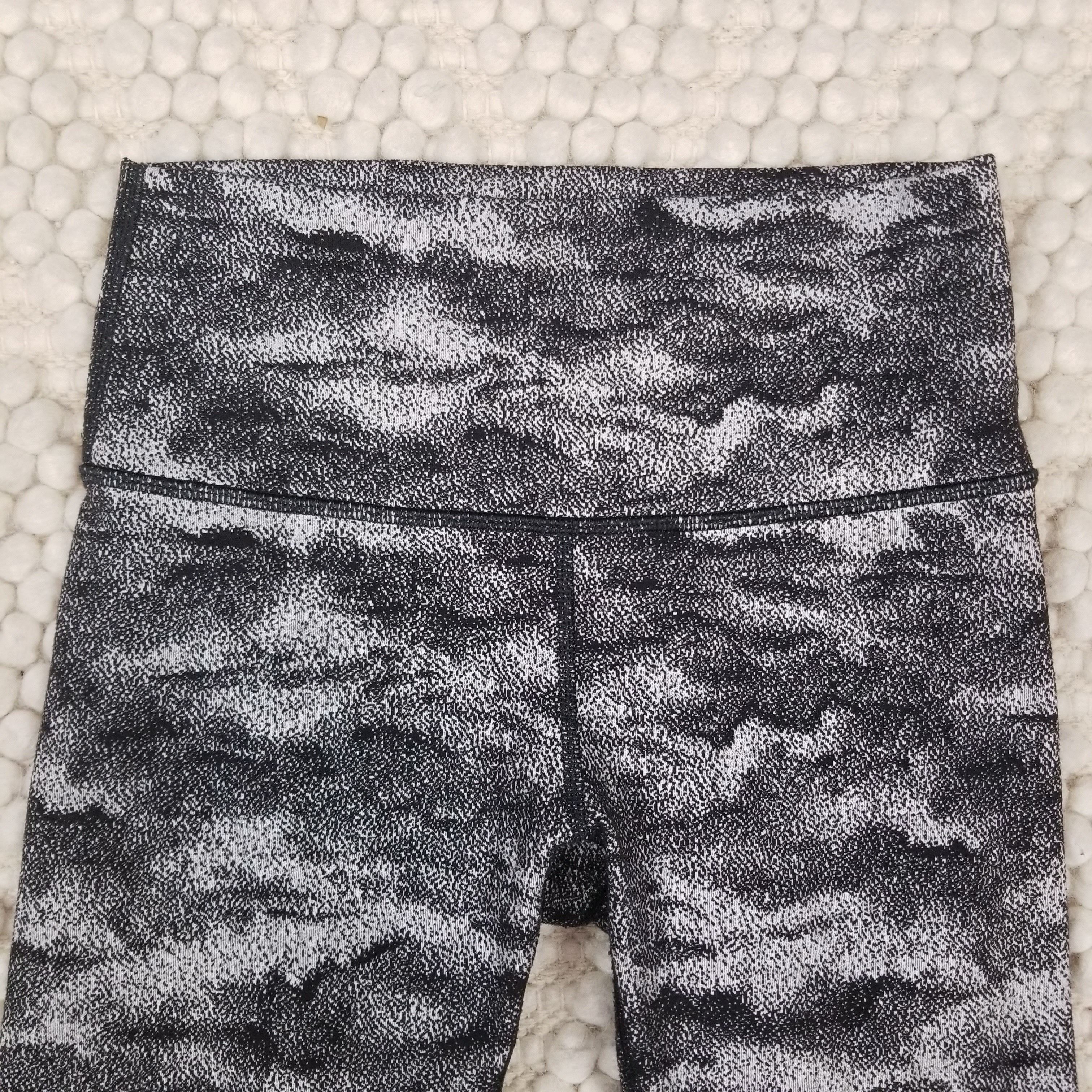 Lululemon Wunder Under Crop (Hi-Rise) (21") Luon Hazy Days Size 26" / US 2 / IT 38 - 2 Thumbnail