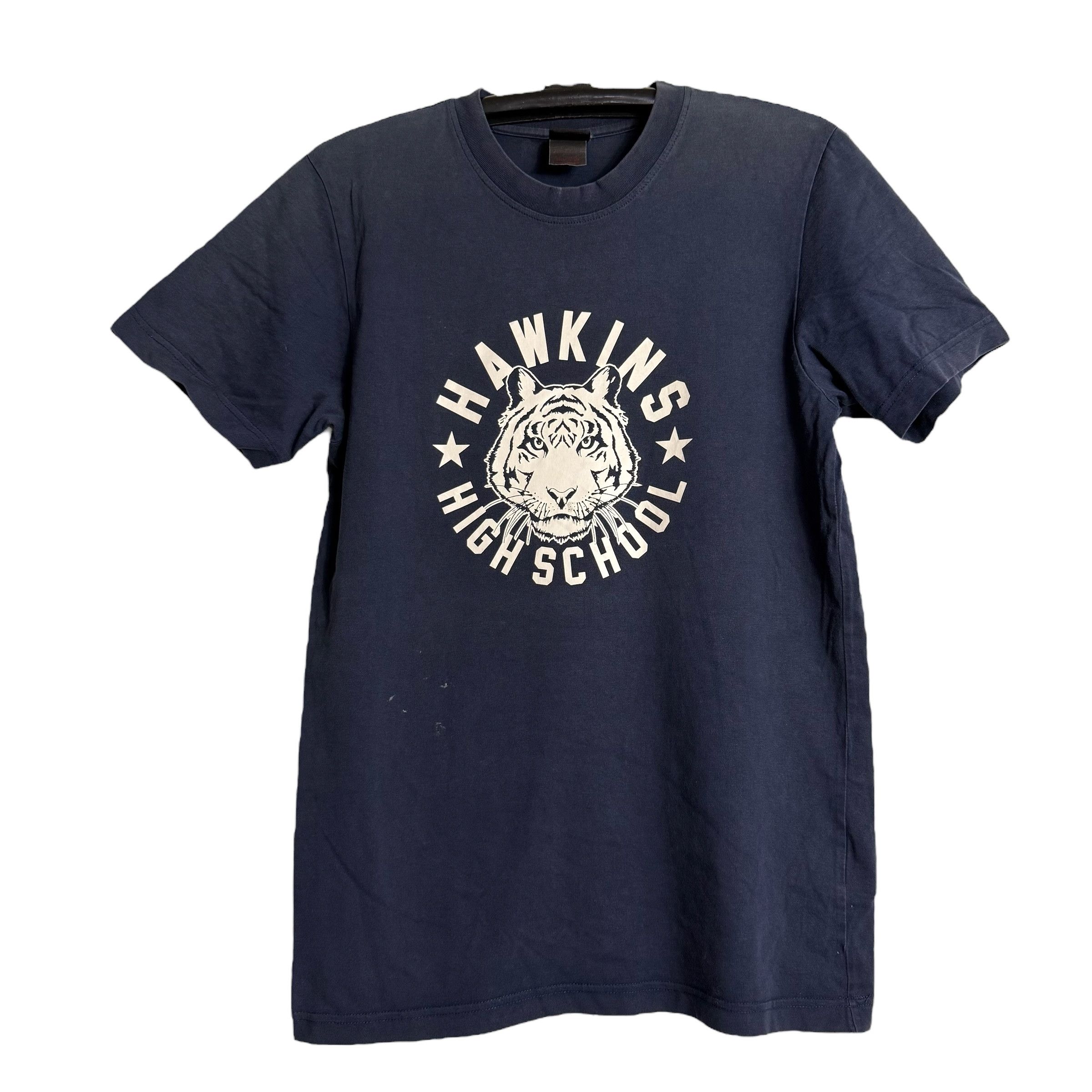 Nike 🔥RARE🔥Nike x Stranger Things Hawkins School T-shirt Size US S / EU 44-46 / 1 - 1 Thumbnail