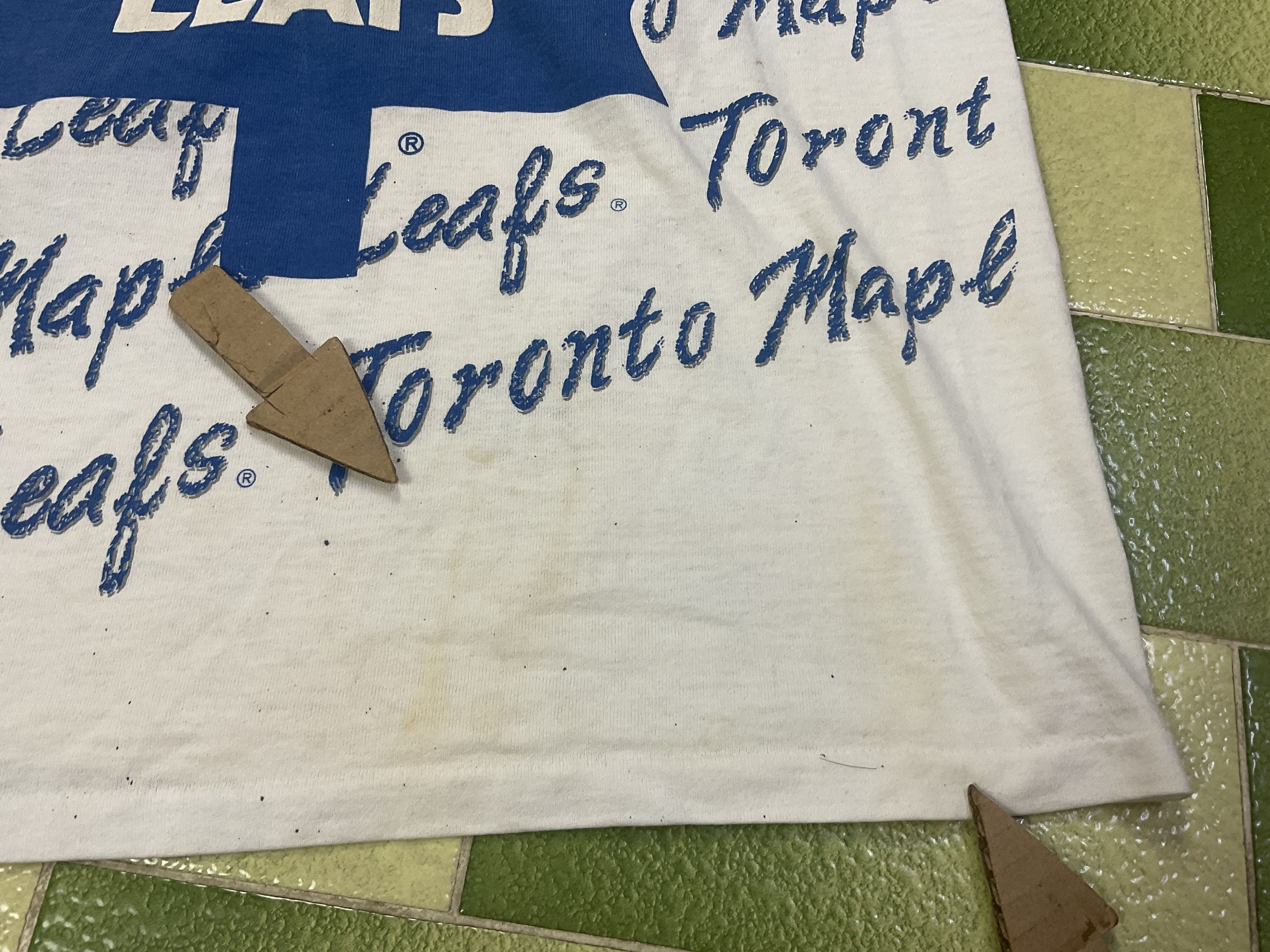 NHL Vintage Trashed 90s Toronto Maple Leaf All Over Print Tshirt Size US XL / EU 56 / 4 - 9 Thumbnail