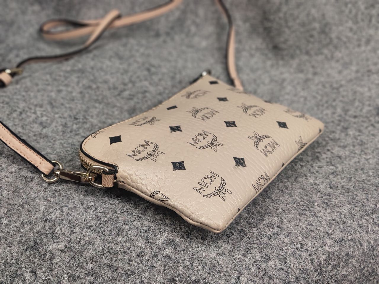 MCM MCM Authentic Vintage Small beige monogram crossbody Zip Bag Size ONE SIZE - 6 Thumbnail