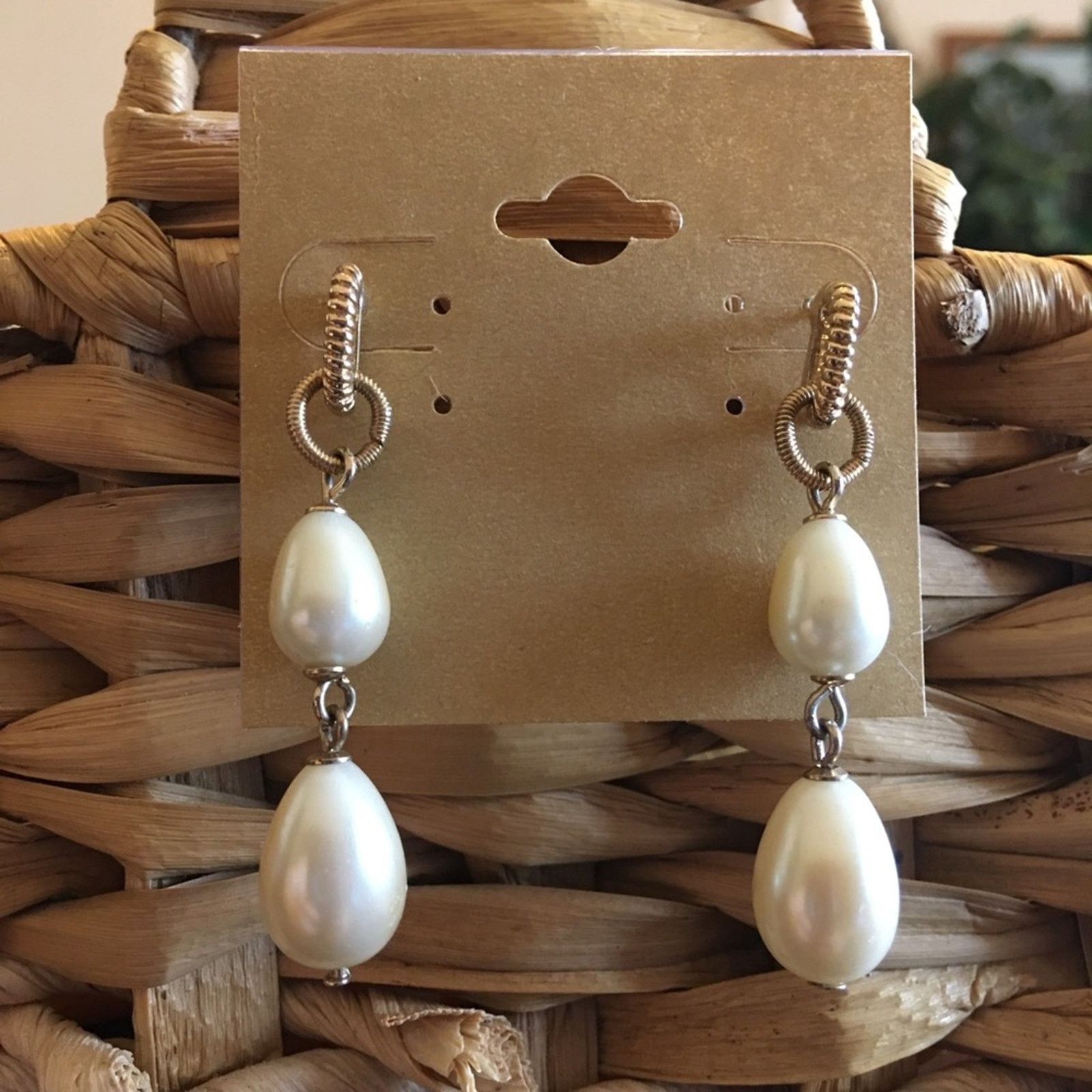 Vintage Vintage tear drop glass pearl dangle earrings Size ONE SIZE - 1 Thumbnail
