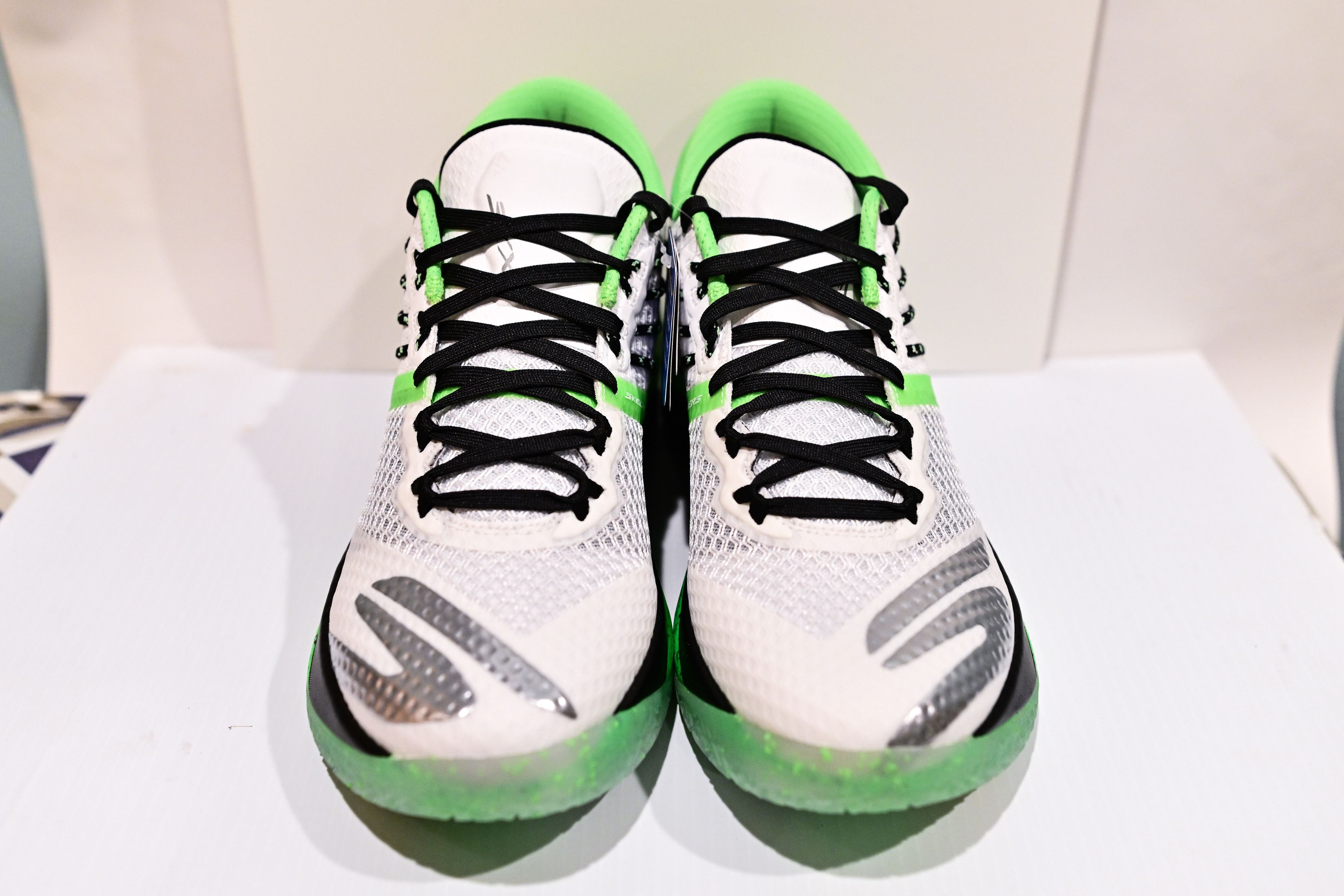 SKECHERS SKX Reign Size US 9.5 / EU 42-43 - 2 Thumbnail