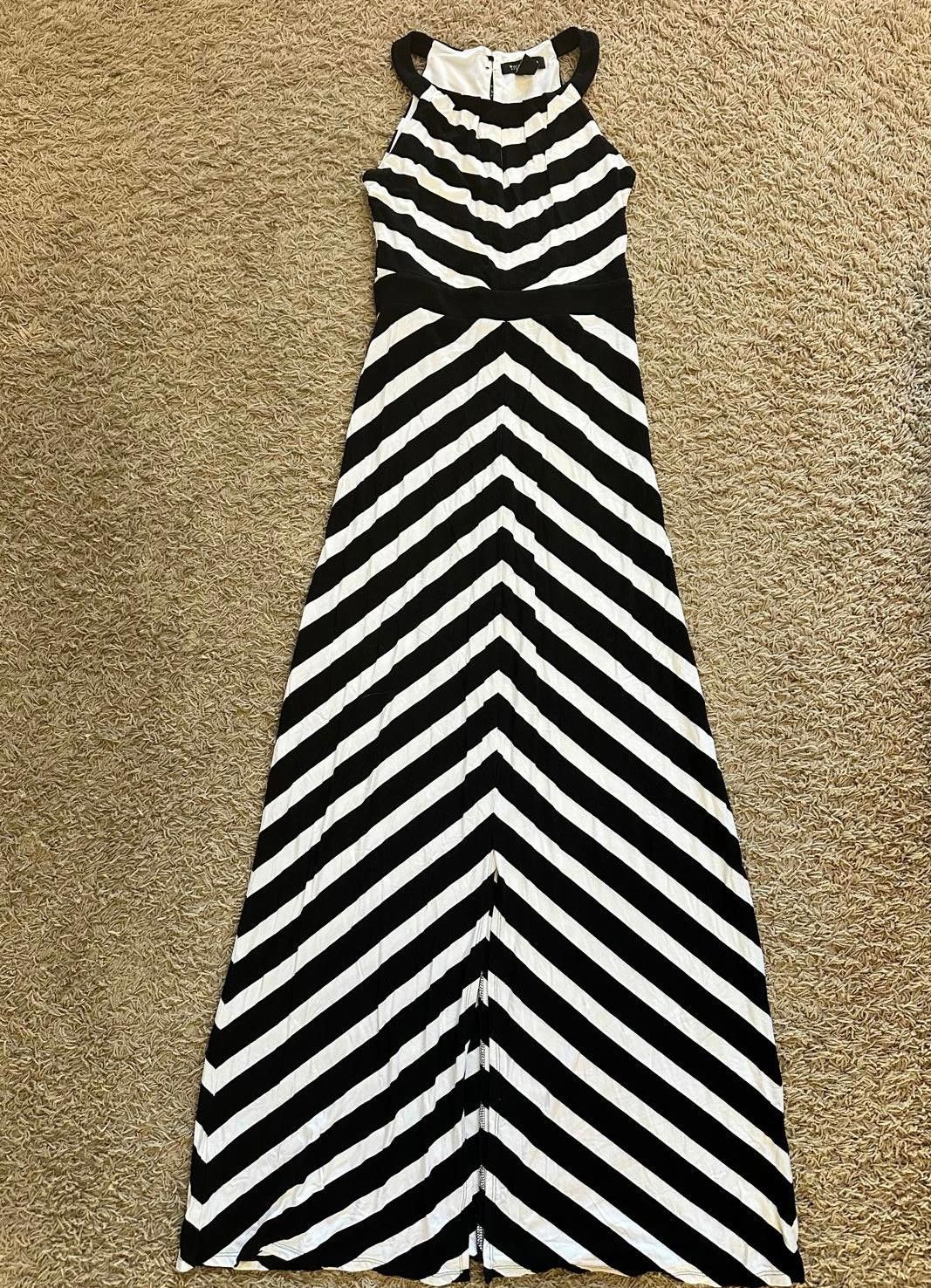 Designer Chic Black & White Striped Maxi Dress Size ONE SIZE - 1 Thumbnail