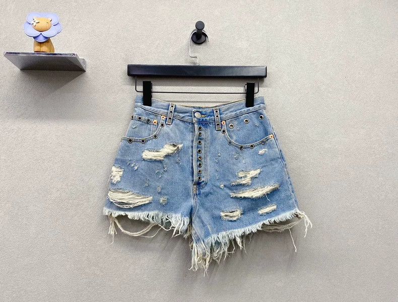 Gucci Gucci Size OS Blue roof-hole denim shorts size OS 2502-Ne Size US 28 / EU 44 - 1 Thumbnail
