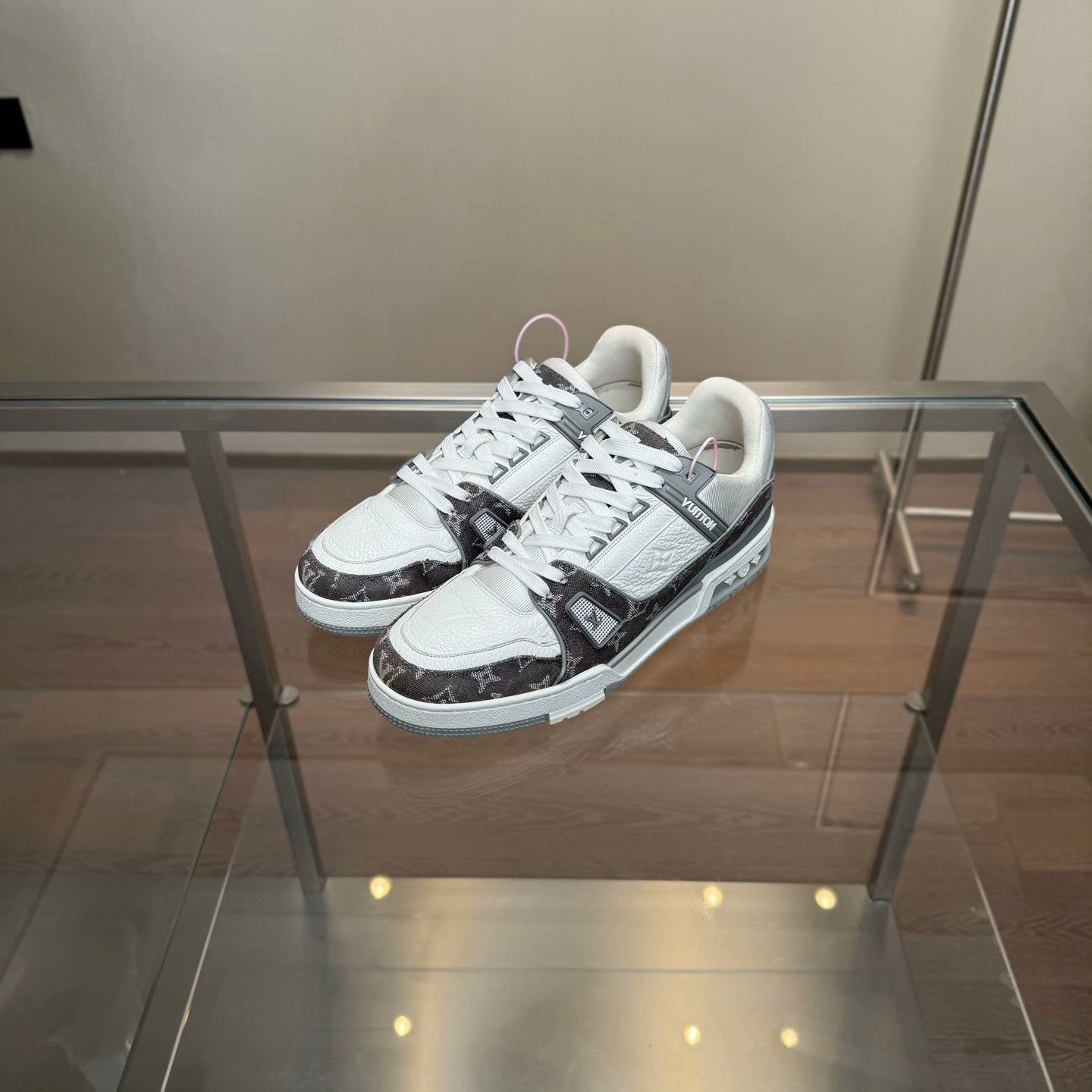 Louis Vuitton Louis Vuitton Training White Lowtop Sneakers 43.5 Men Size US 10.5 / EU 43-44 - 1 Thumbnail