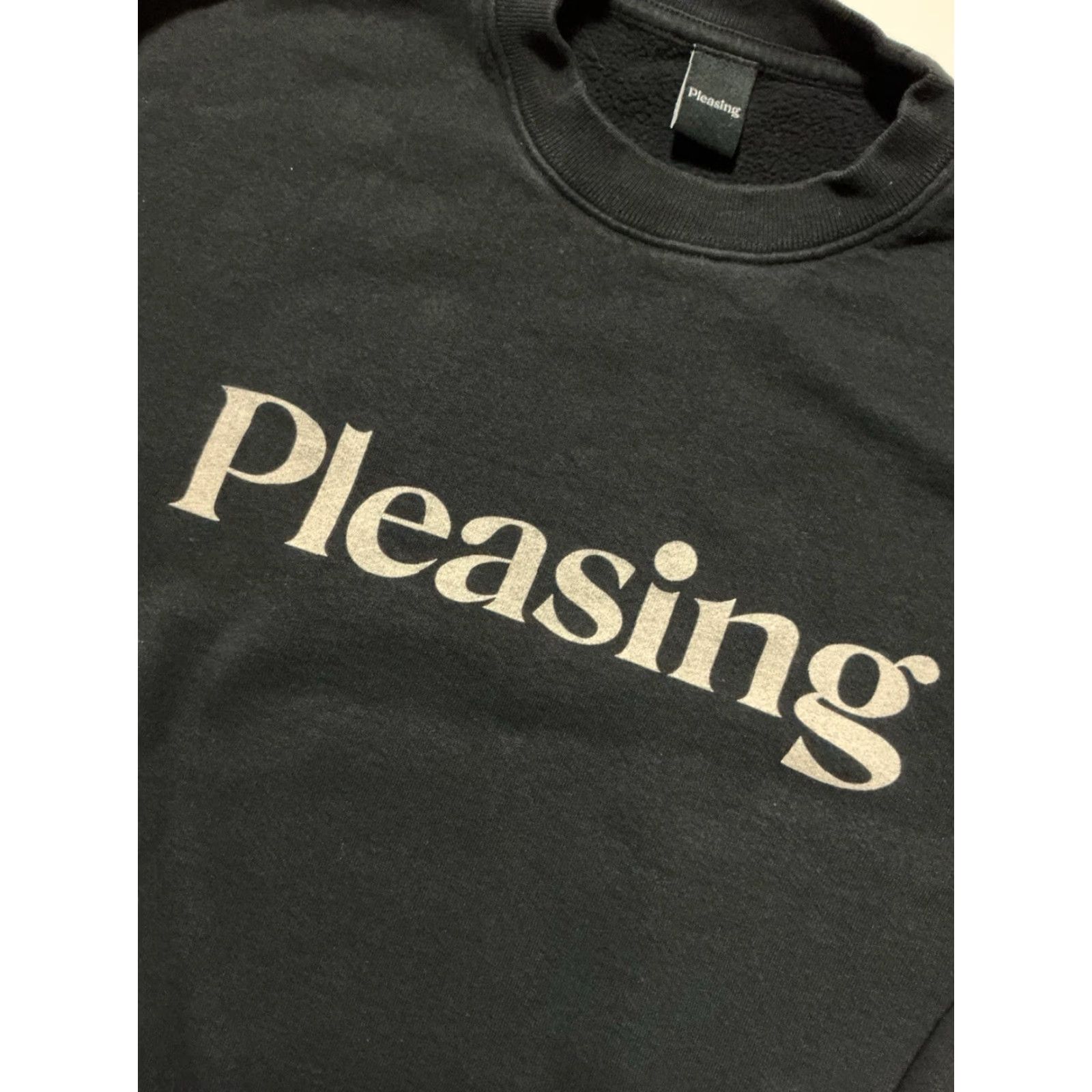 Vintage Harry Styles Pleasing Black Fleece Official Pullover Crewneck Sweatshirt Sz. S Unisex Adults Size US S / EU 44-46 / 1 - 7 Thumbnail