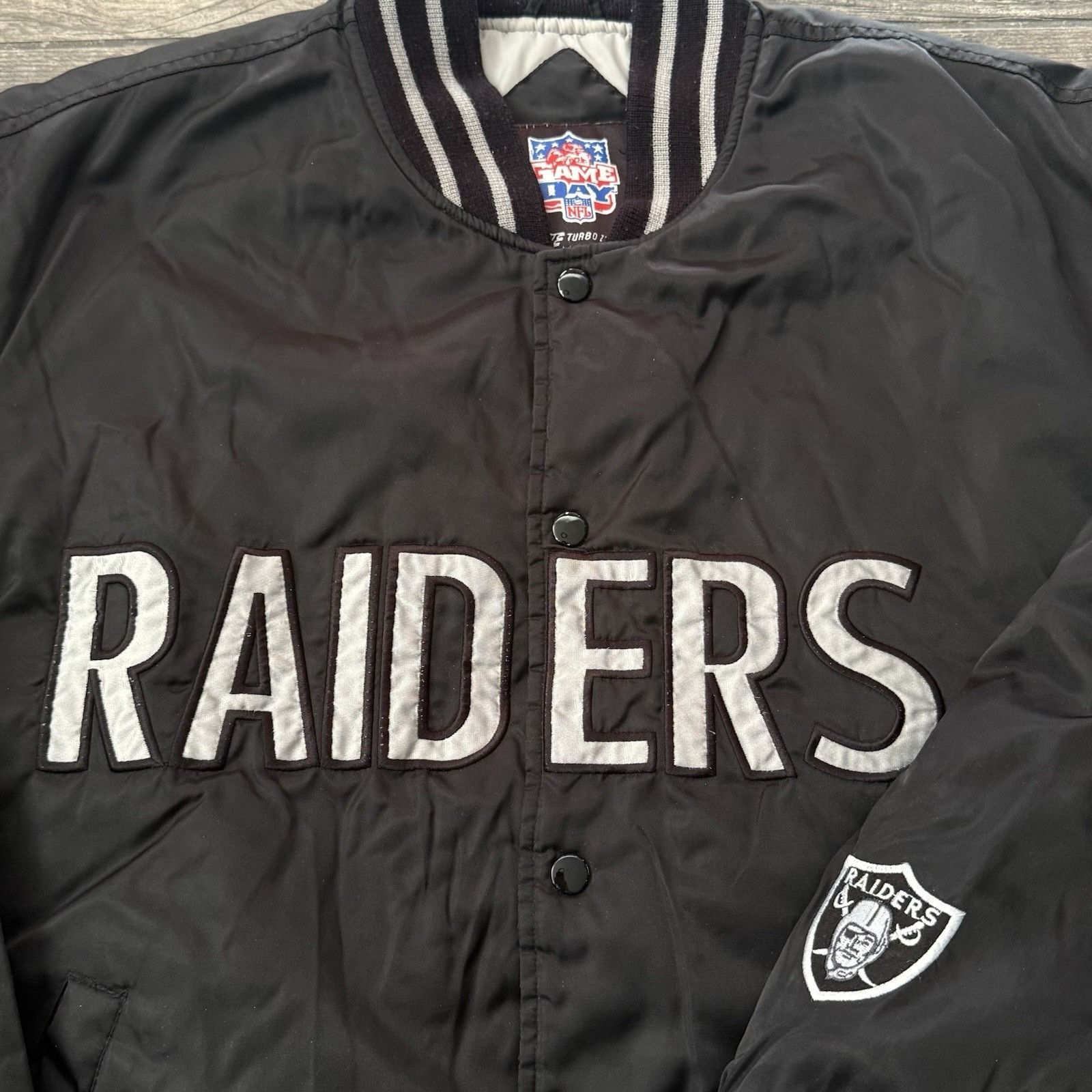 NFL VTG LOS ANGELES RAIDERS BLACK SATIN FOOTBALL NFL GAME DAY JA Size US L / EU 52-54 / 3 - 3 Thumbnail