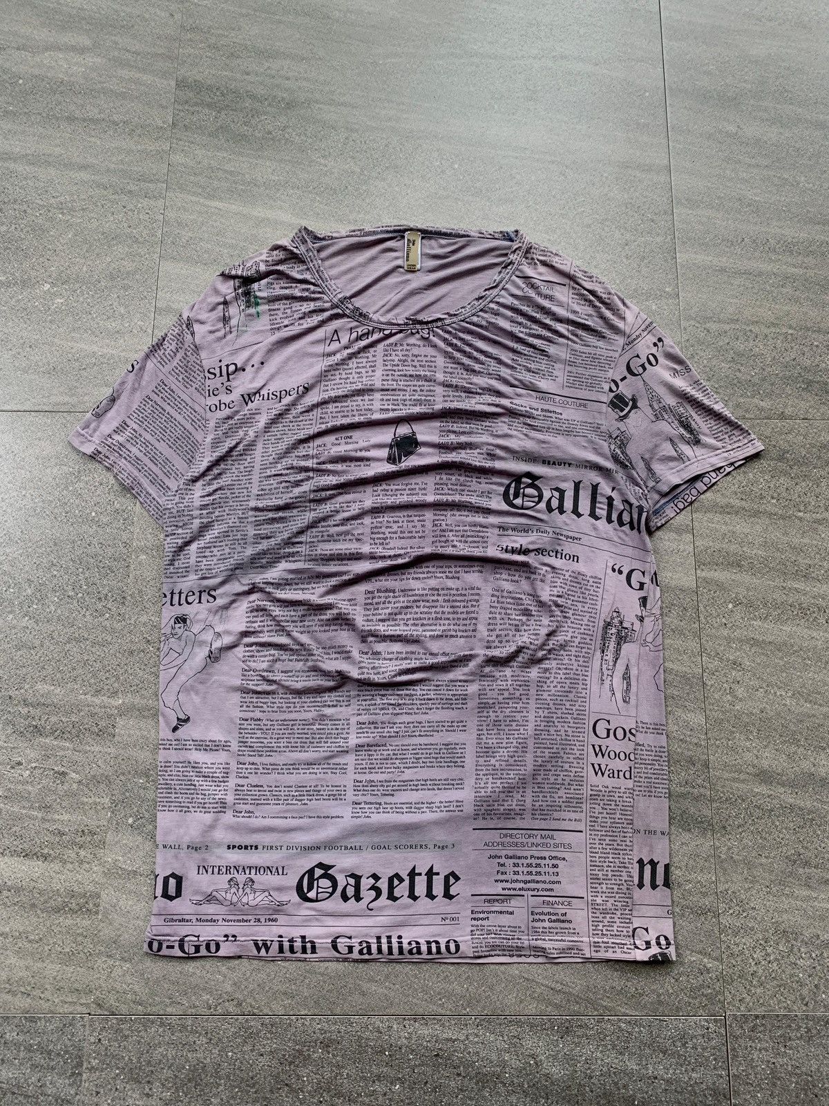 John Galliano 2000s Gazzete Newspaper tee Size US L / EU 52-54 / 3 - 1 Thumbnail