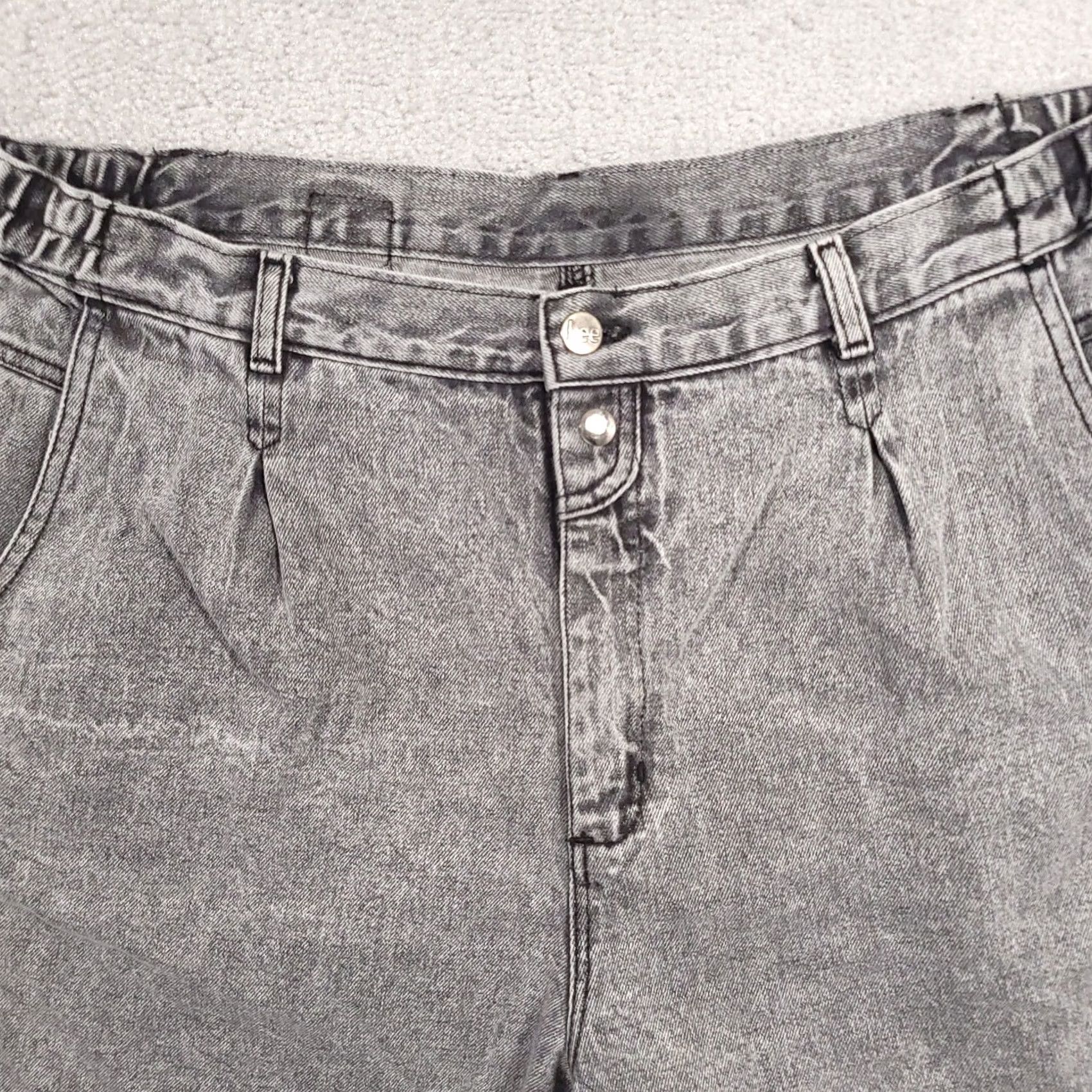Lee VINTAGE Lee Airgear Denim Shorts Women's W38 High Rise Acid Wash 7" Inseam; 80s; Gray; Regular; Summer, Spring, Fall; Mens/Womens Size 26" / US 2 / IT 38 - 3 Thumbnail