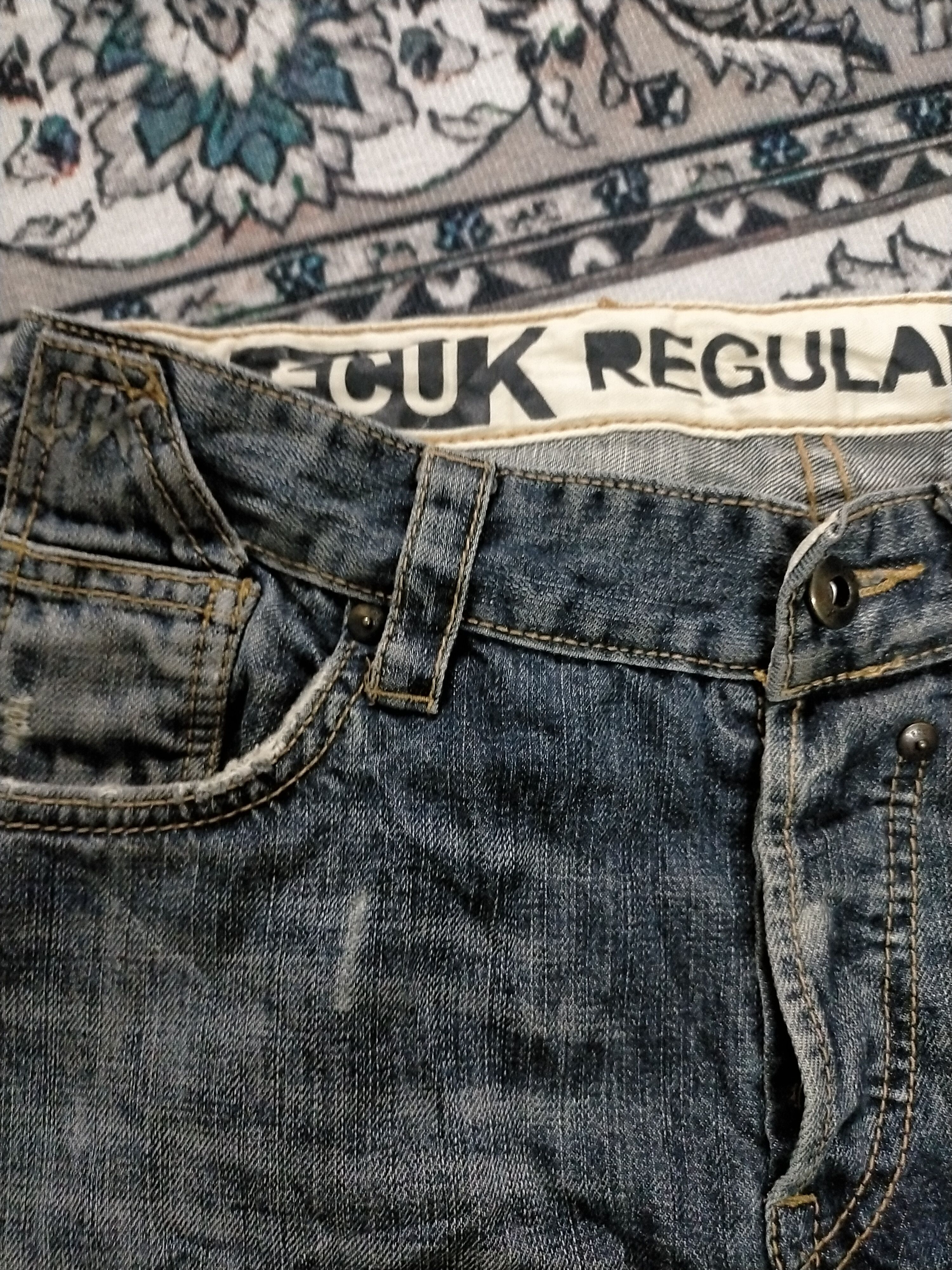 FCUK 🔥Rare🔥Fcuk Buckle Back Distressed Ripped Jeans Size US 30 / EU 46 - 7 Thumbnail