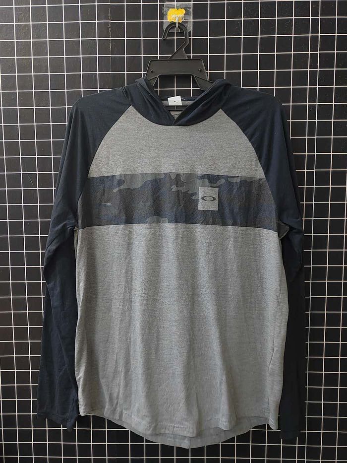 Oakley Vintage Oakley Long Sleeve Hoodie Tshirt Size US M / EU 48-50 / 2 - 1 Thumbnail