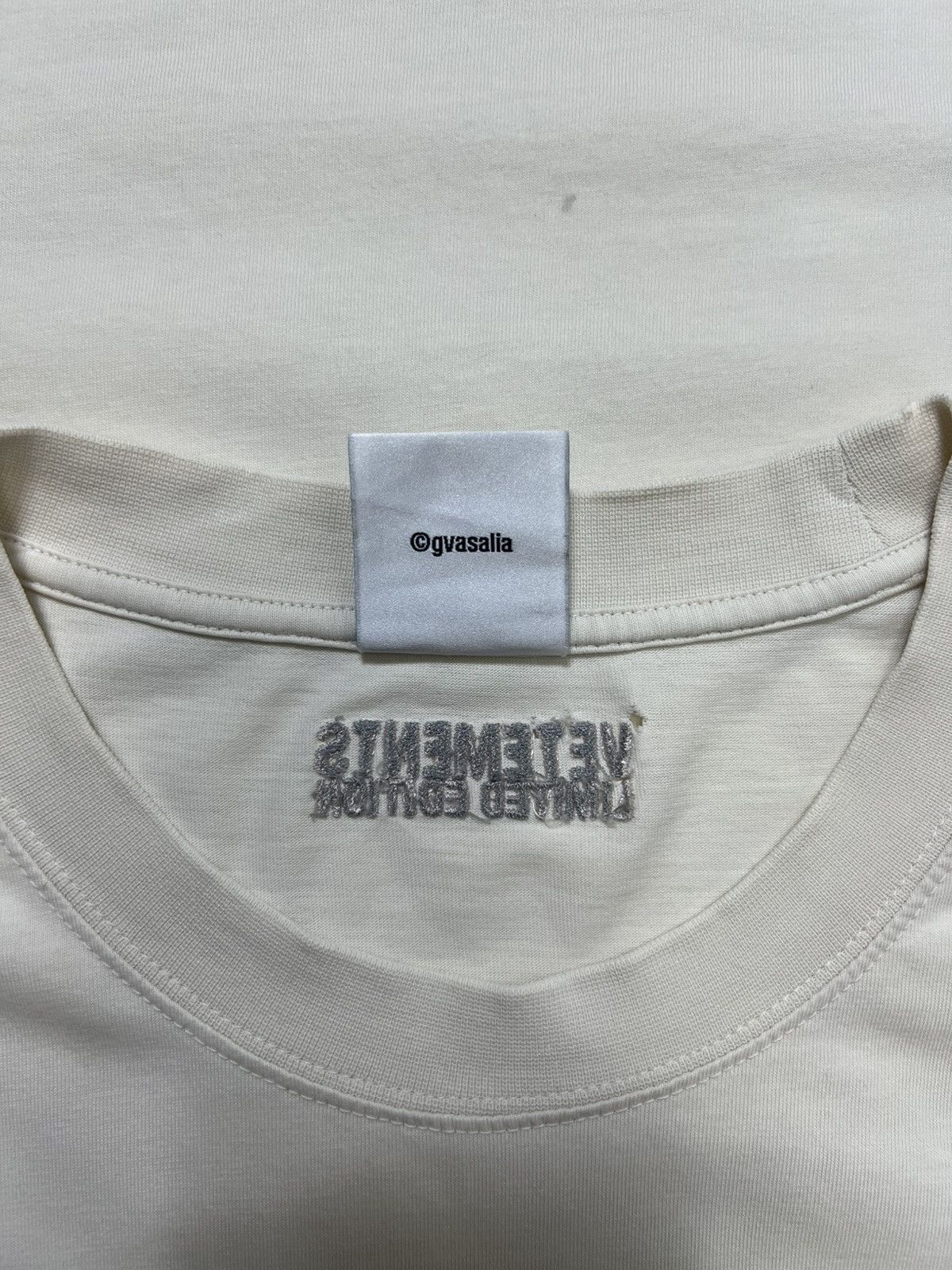 Vetements Vetements - World Tour Logo Oversized T-Shirt Size US XS / EU 42 / 0 - 20 Thumbnail
