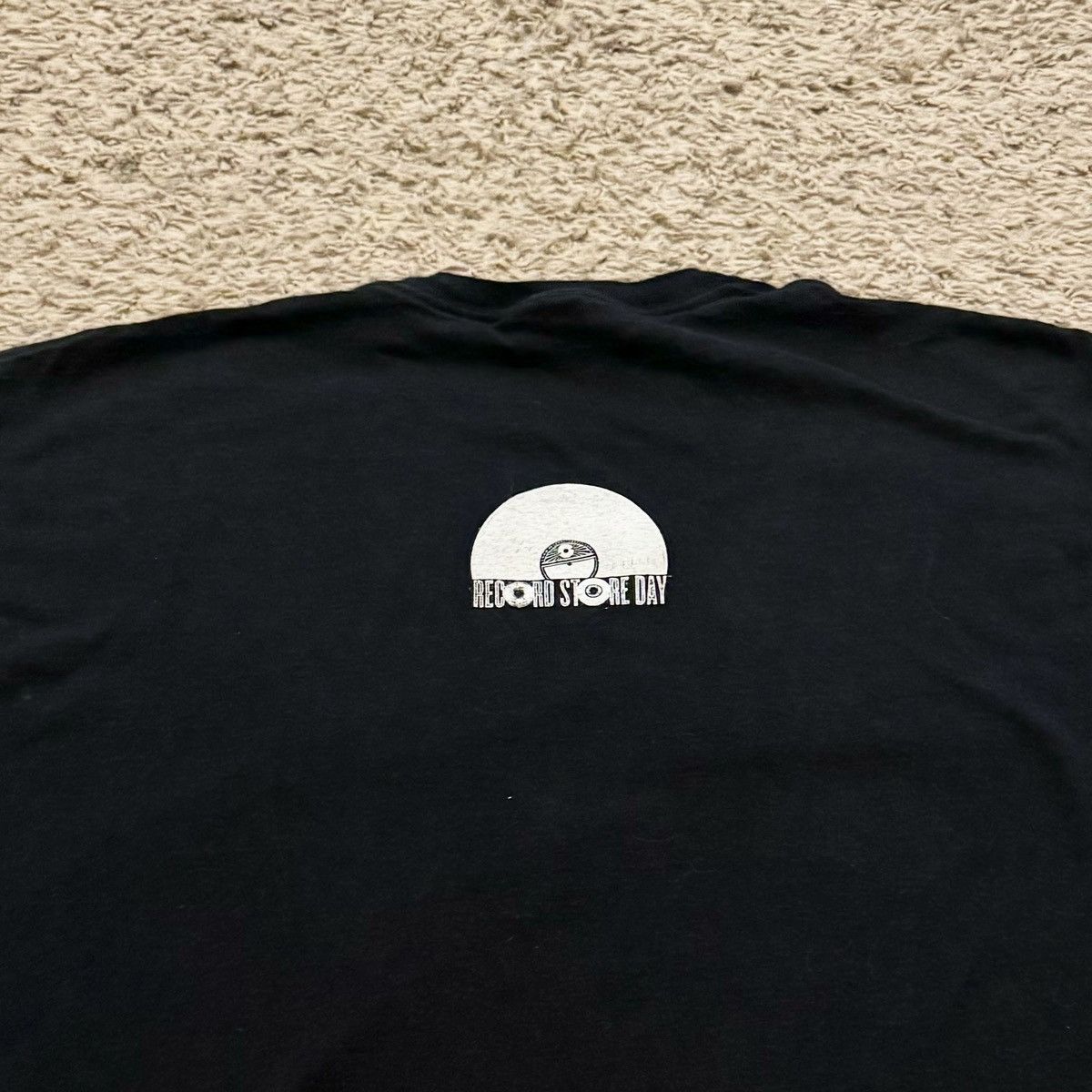 Band Tees VINTAGE 90s I STILL BUY RECORDS TEE! Size US XL / EU 56 / 4 - 6 Thumbnail