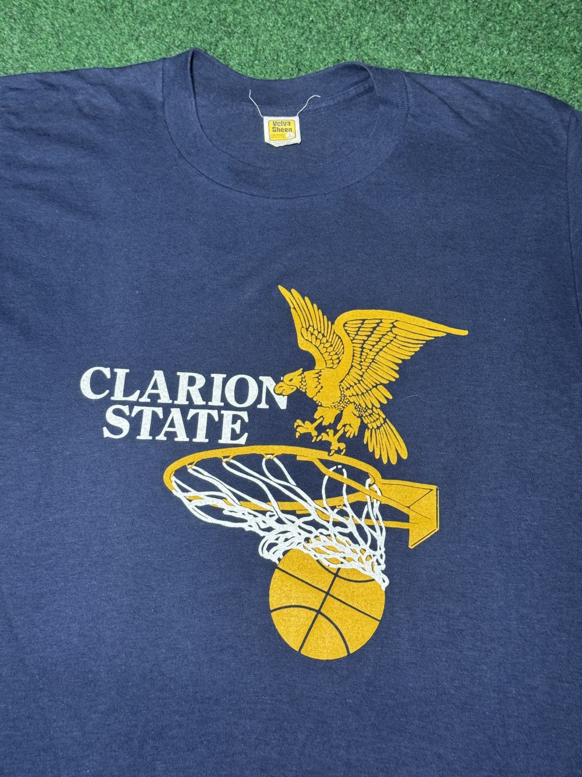 Vintage Vintage 70s Clarion State Basketball Velva Sheen M/L T Shirt Size US L / EU 52-54 / 3 - 2 Thumbnail
