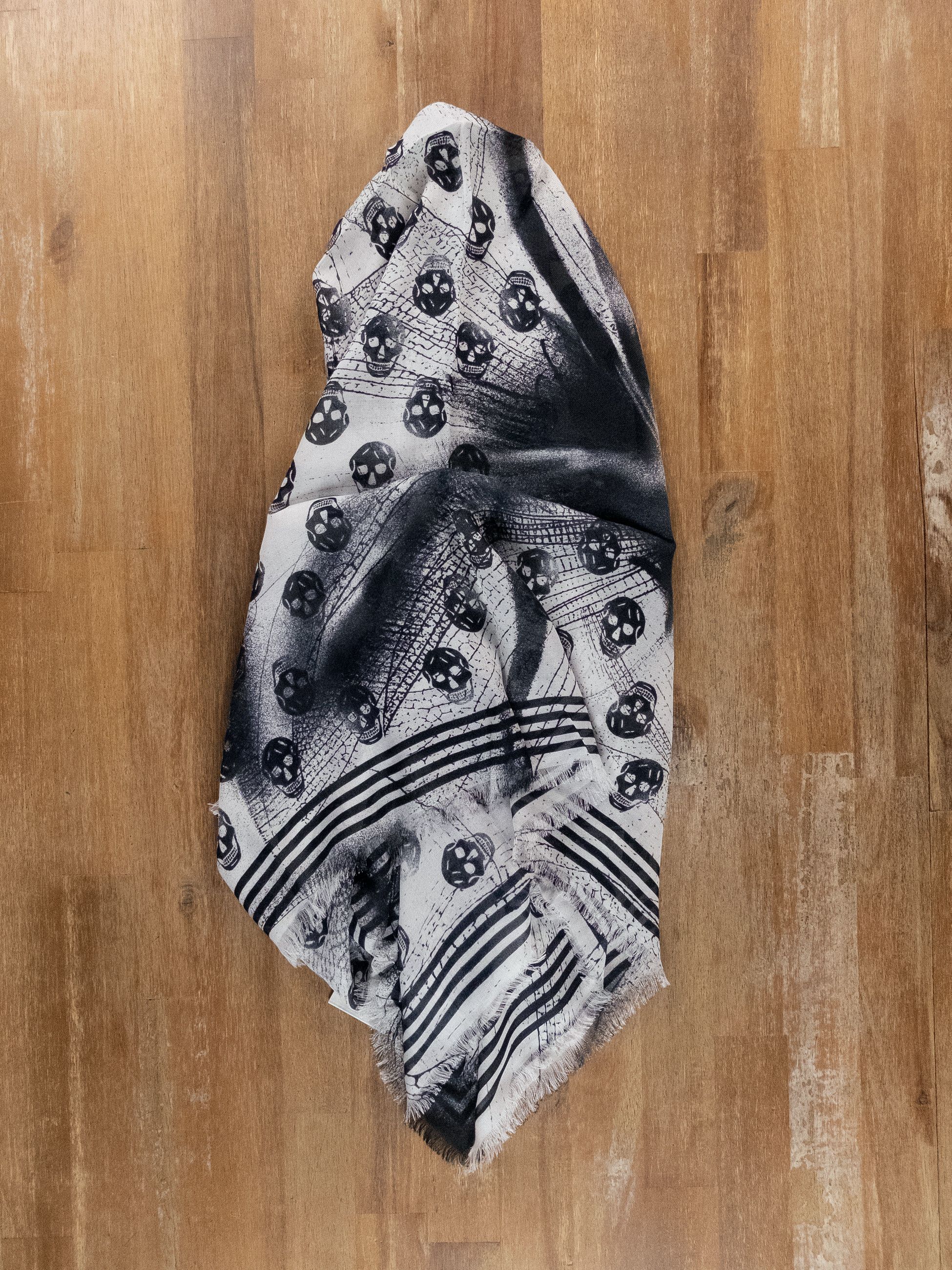 Alexander McQueen ALEXANDER MCQUEEN Dragonfly Biker white & black modal scarf Size ONE SIZE - 7 Thumbnail