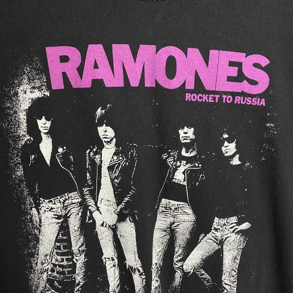 Band Tees Vintage Ramones Big Graphic logo 2000’s rock band tee size L Size US L / EU 52-54 / 3 - 3 Thumbnail