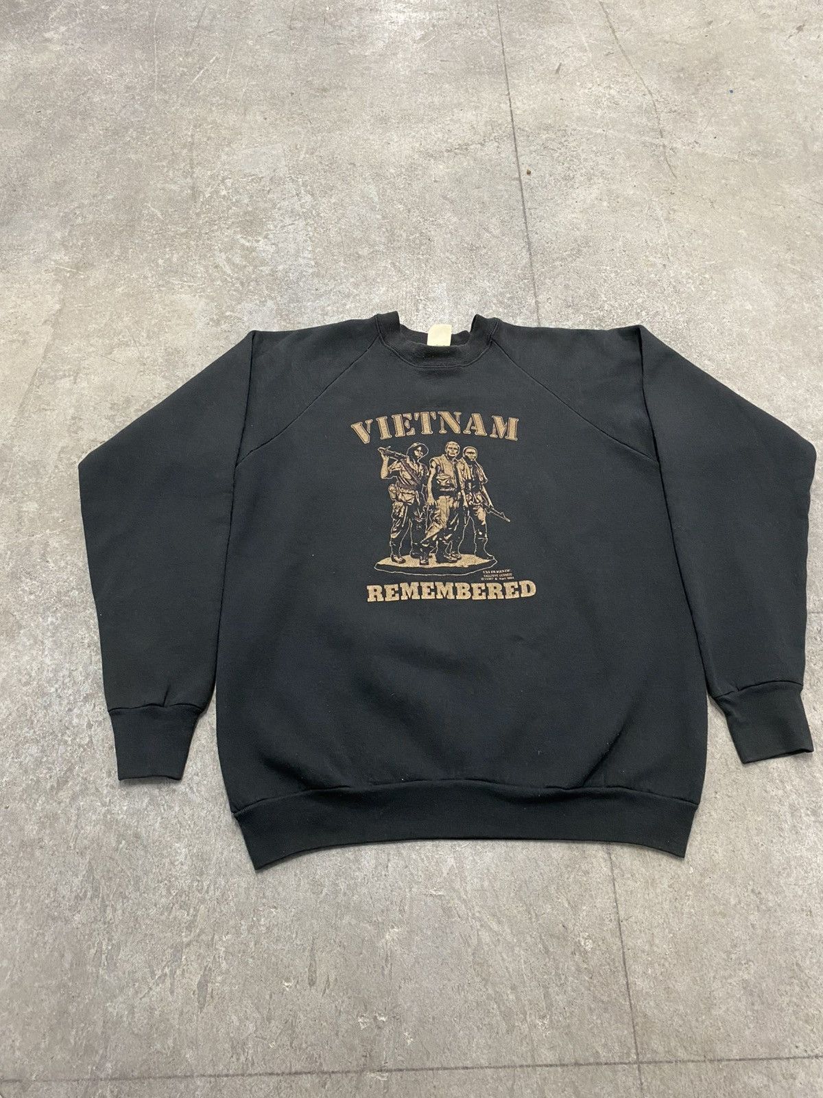 Vintage Vintage 1984 Vietnam war sweatshirt Size US L / EU 52-54 / 3 - 1 Thumbnail