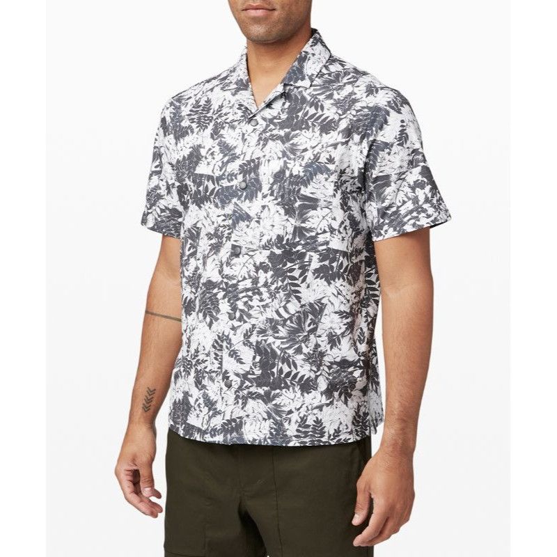 Lululemon Lululemon Short Sleeve Button Up Shirt - Size L Size US L / EU 52-54 / 3 - 1 Thumbnail