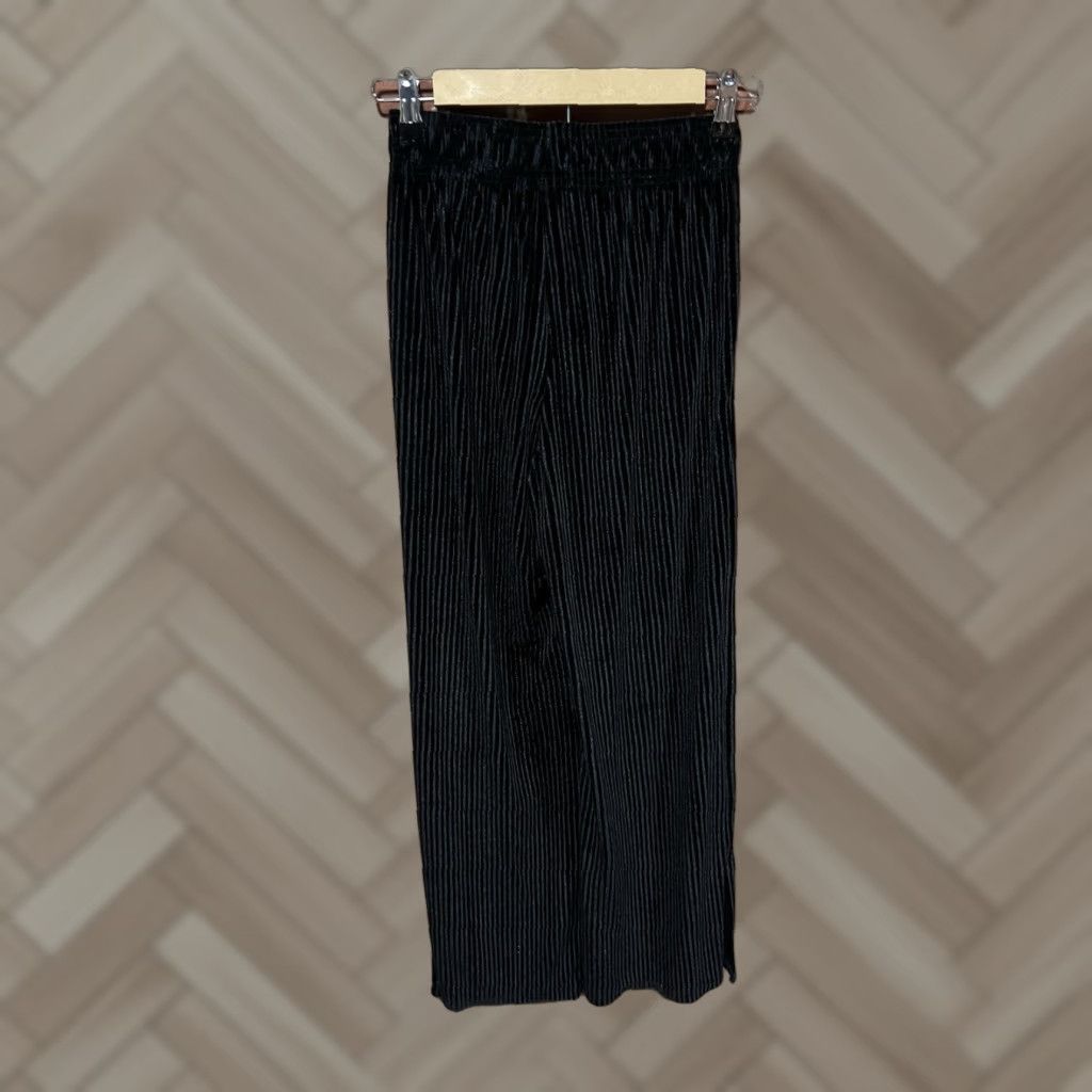 Vintage Colsie Black Cropped Cropped/Pull On Pants Womens XS Cropped Pant Flat Ribbed Flowy Pull On Slim Straight Darw? Size 26" / US 2 / IT 38 - 1 Thumbnail