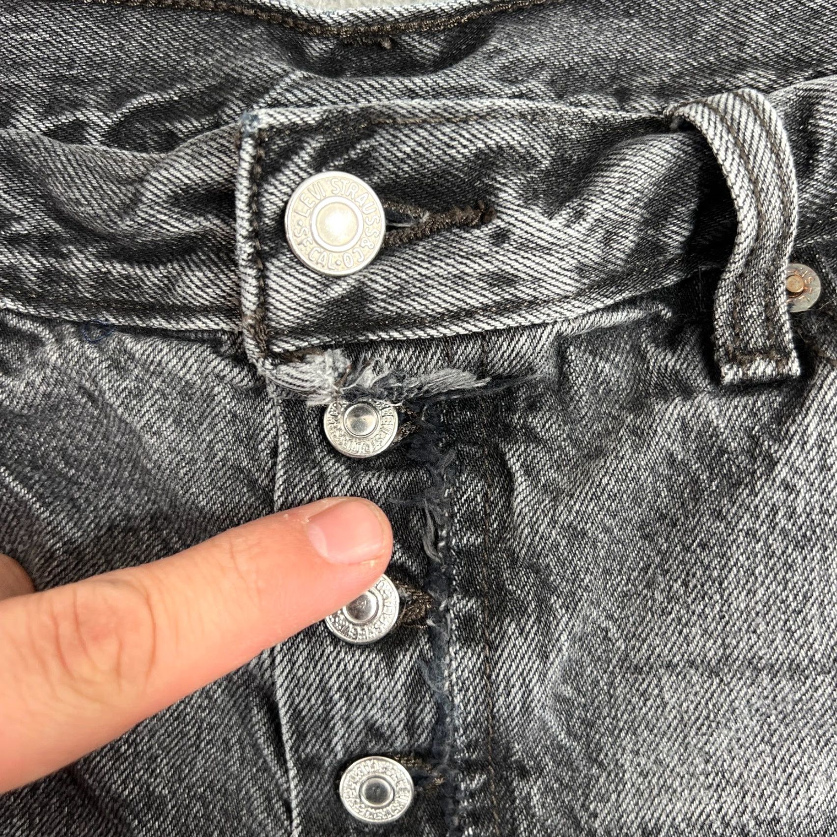 Levi's Levi's 501 Black Women's Denim Cut-Off ShortsHigh Waisted Distressed 32 Casual Travel Size 24" / US 00 / IT 34 - 3 Thumbnail