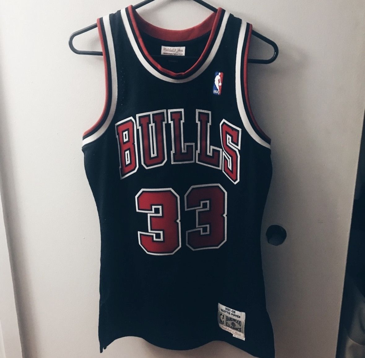 Mitchell & Ness Scottie Pippen Chicago Bulls Swingman Jersey Size US S / EU 44-46 / 1 - 1 Thumbnail