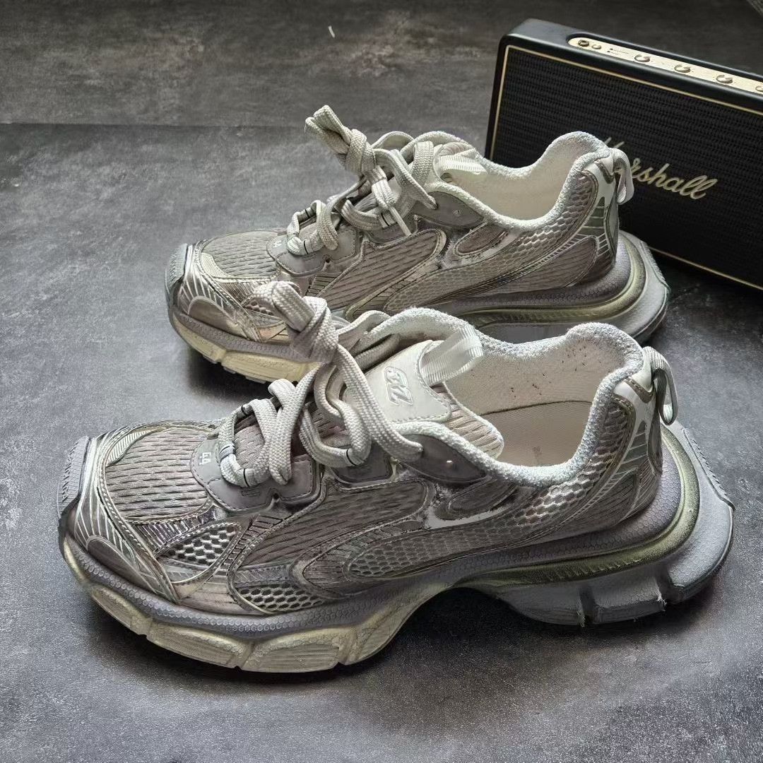 Balenciaga Balenciaga Beige Lowtop Sneakers XXXL Men Size US 10 / EU 43 - 1 Thumbnail
