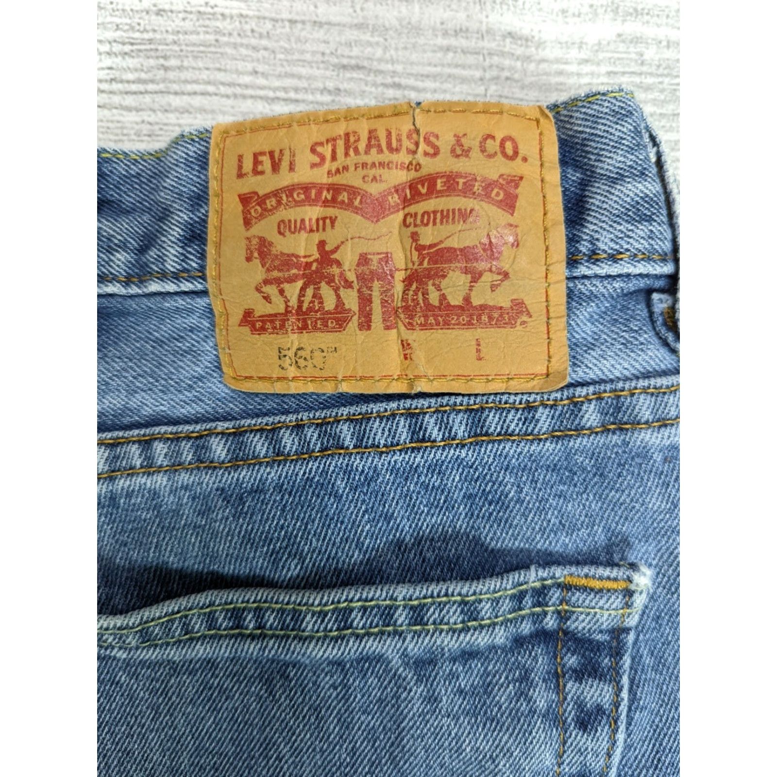 Levi's VINTAGE Levi's 560 Men’s Jeans Blue Denim 46x32 Comfort Fit Red Tab, 5-Pocket, Zip Fly, Regular Rise, Belt Loops, Cotton, Medium Wash, M1M, China Size US 30 / EU 46 - 7 Thumbnail