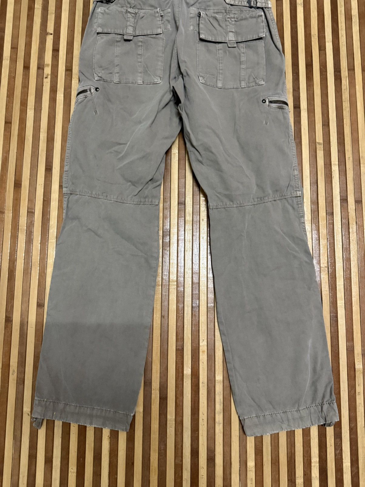 Uniqlo UNIQLO CARGO PANTS MULTIPOCKET / STREETWEAR Size US 31 - 8 Thumbnail
